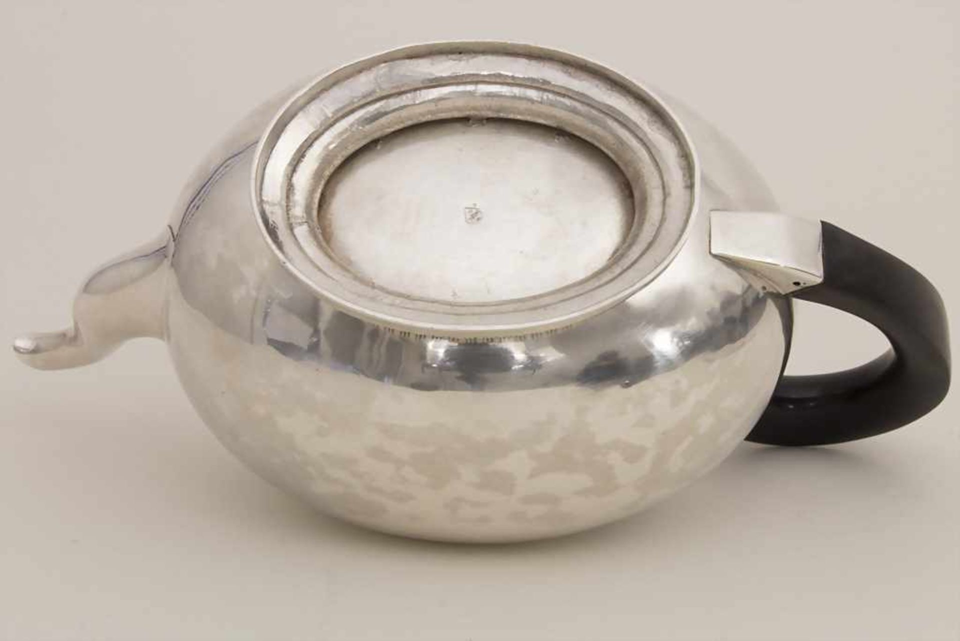 Empire-Teekännchen / An Empire silver teapot, Jacques-Gabriel-André Bompart, Paris, um 1820Material: - Image 6 of 8