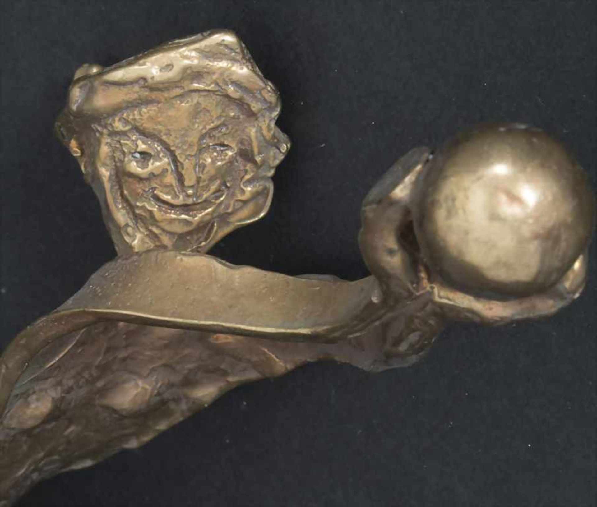 Hardy Schneider-Sato (1919-2002), Bronzefigur 'Ballspielerin' / A bronze figure 'Ball player' - Bild 4 aus 6