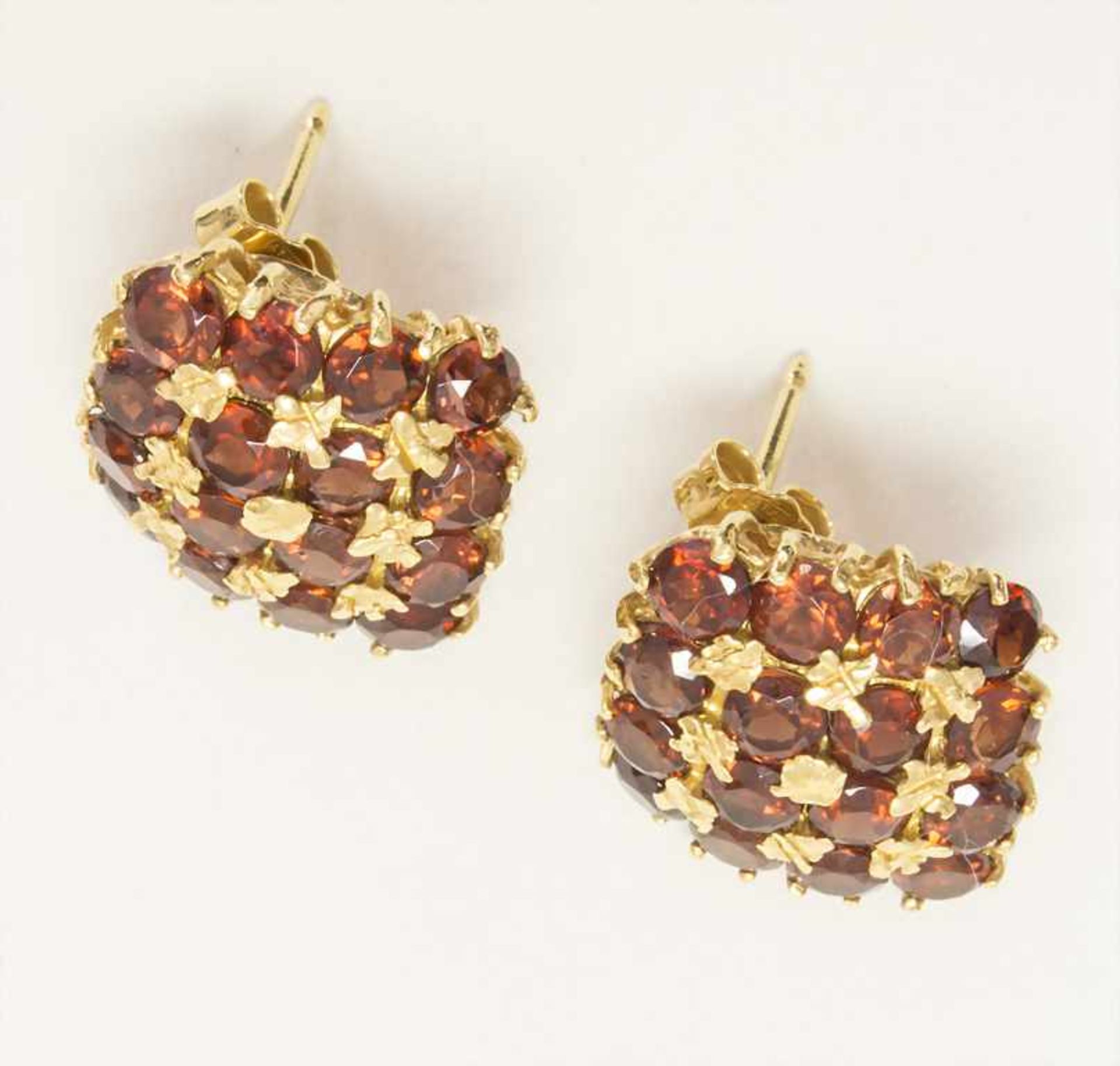 Paar Ohrstecker mit Granat / A pair of earrings with garnetMaterial: Gelbgold Au 585/000 14 Kt,