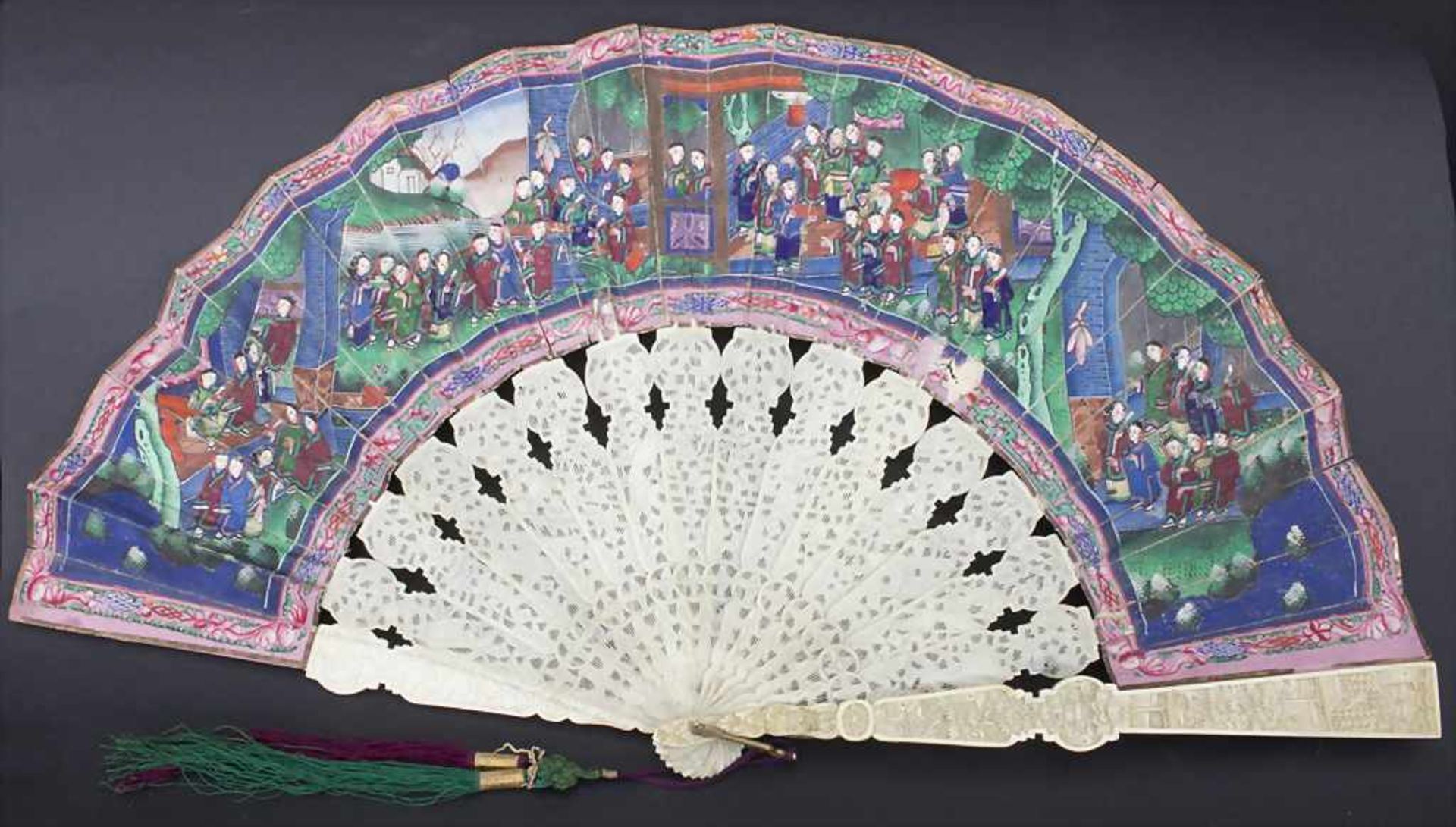 Fächer in originaler Holzschatulle, China, Qing-Dynastie, 18./19. Jh.Material: fein beschnitzt und