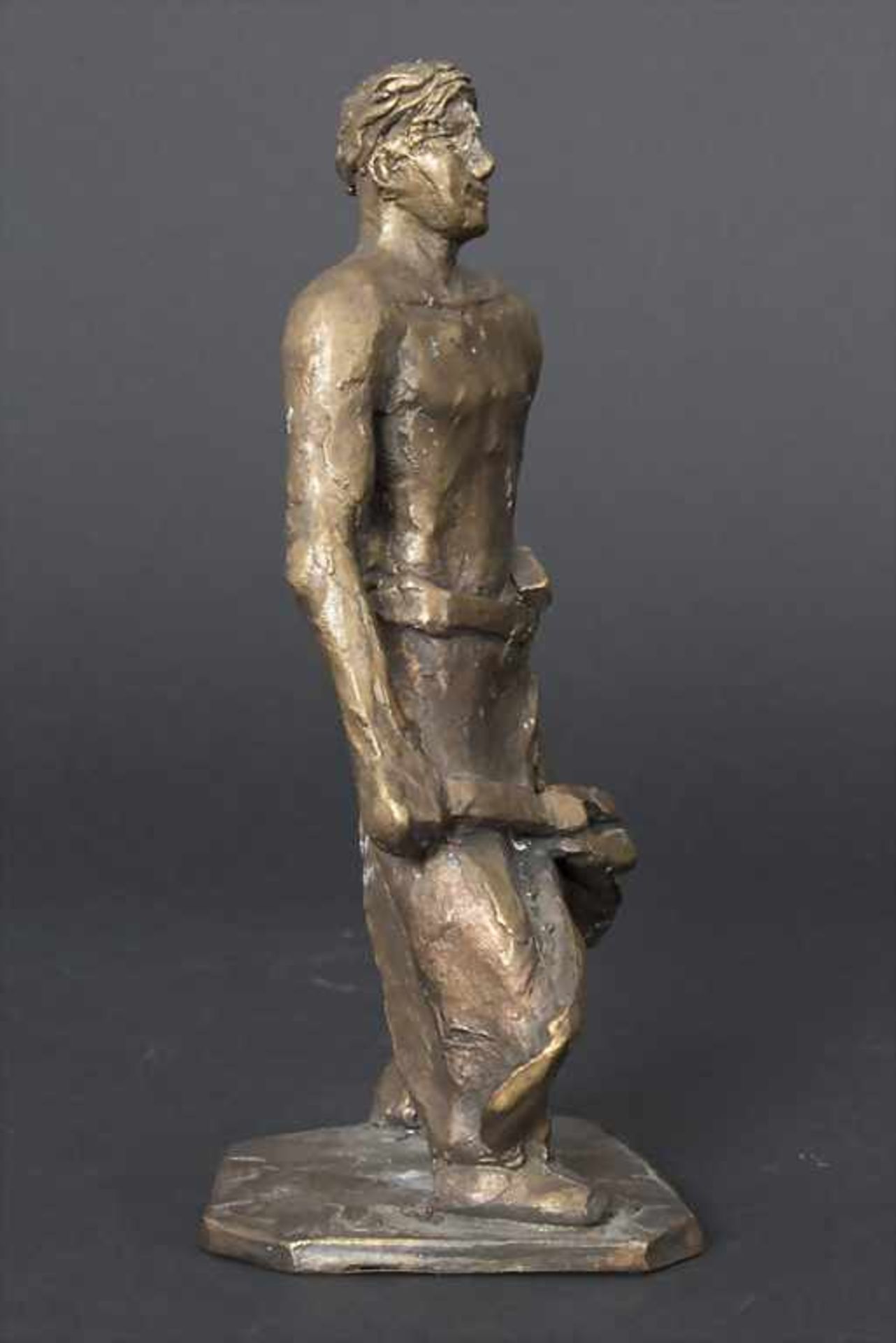Hardy Schneider-Sato (1919-2002), Bronzefigur 'Schmied' / A bronze figure 'Blacksmith'Technik: - Bild 3 aus 4