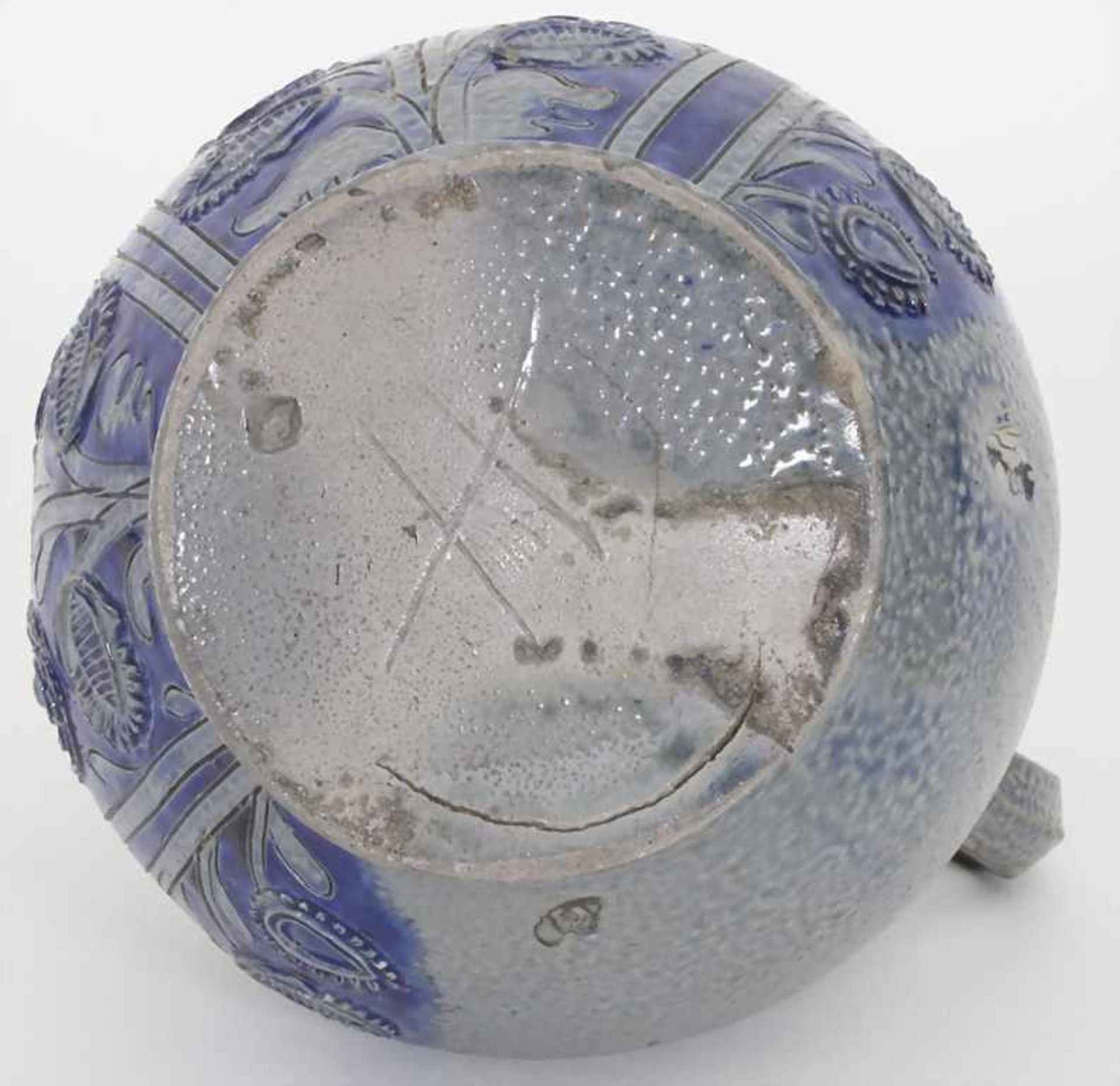 Kugelbauchkrug / A stoneware jug, Westerwald, um 1700Material: Steinzeug, kobaltblau salzlasiert, - Bild 6 aus 6