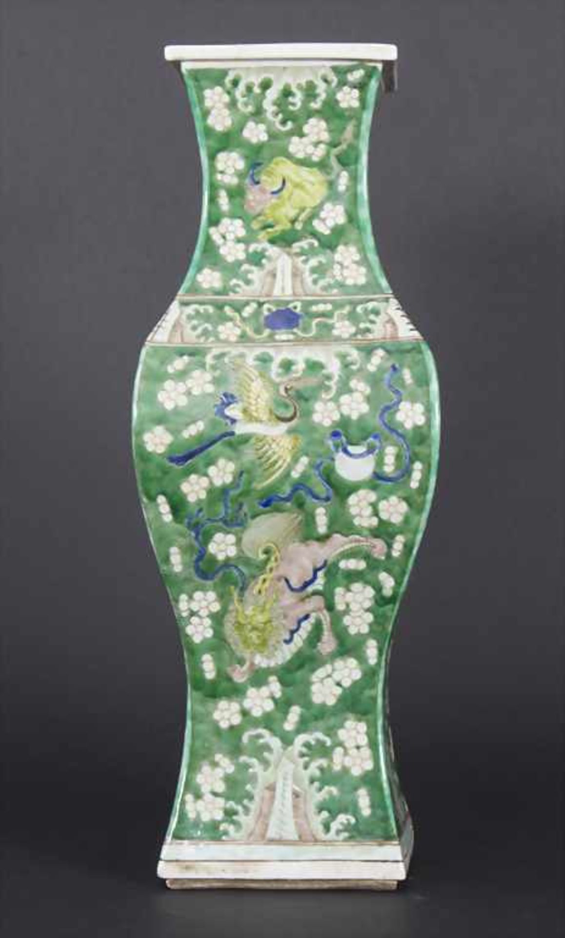 Ziervase, China, späte Qing-Dynastie, 19./20. Jh.Material: Porzellan, polychrom bemalt,Marke/ - Bild 10 aus 17