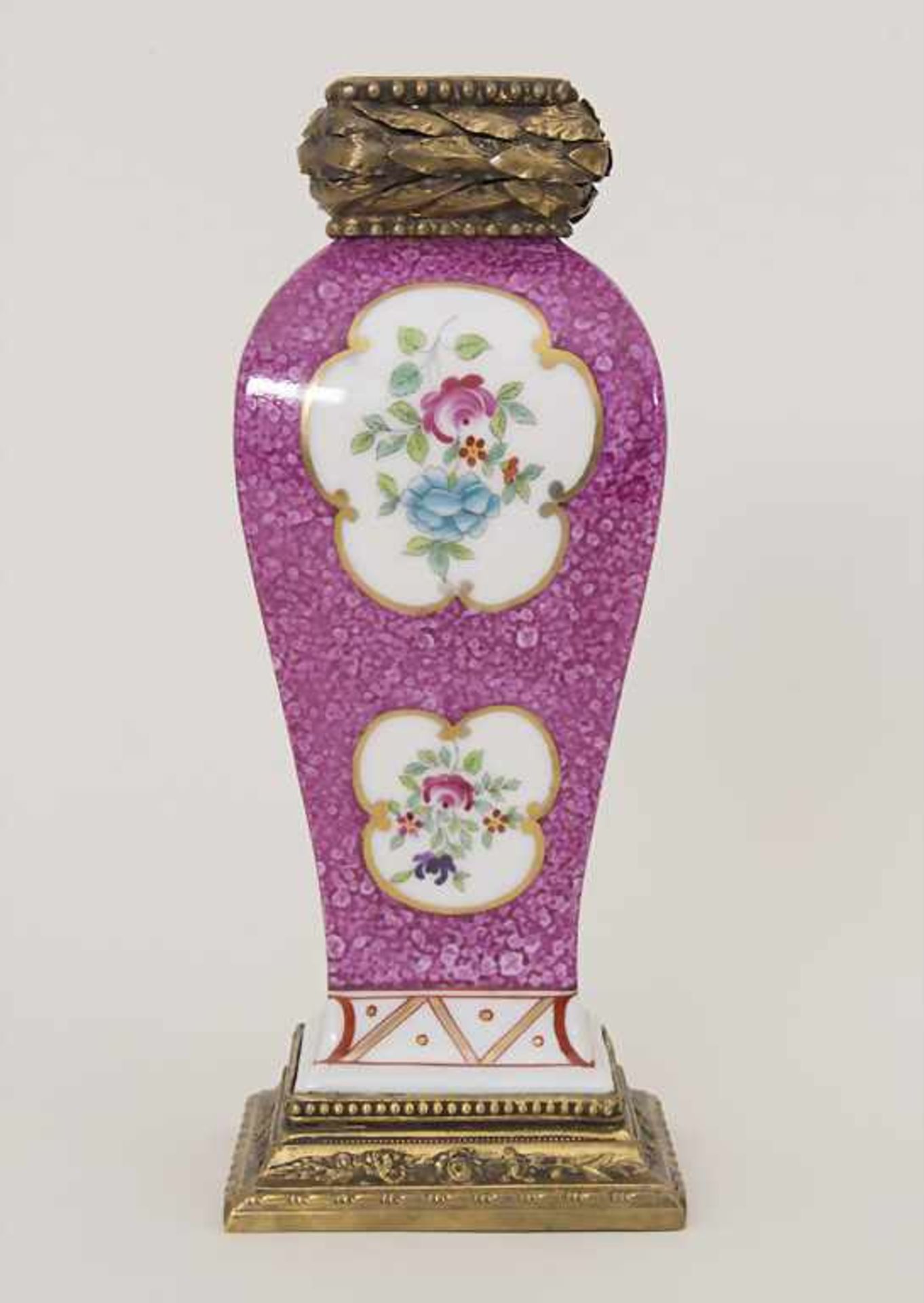 Vase mit Bronzemontur / A vase with bronze mounts, Frankreich, um 1880Material: Porzellan, polychrom - Bild 4 aus 8