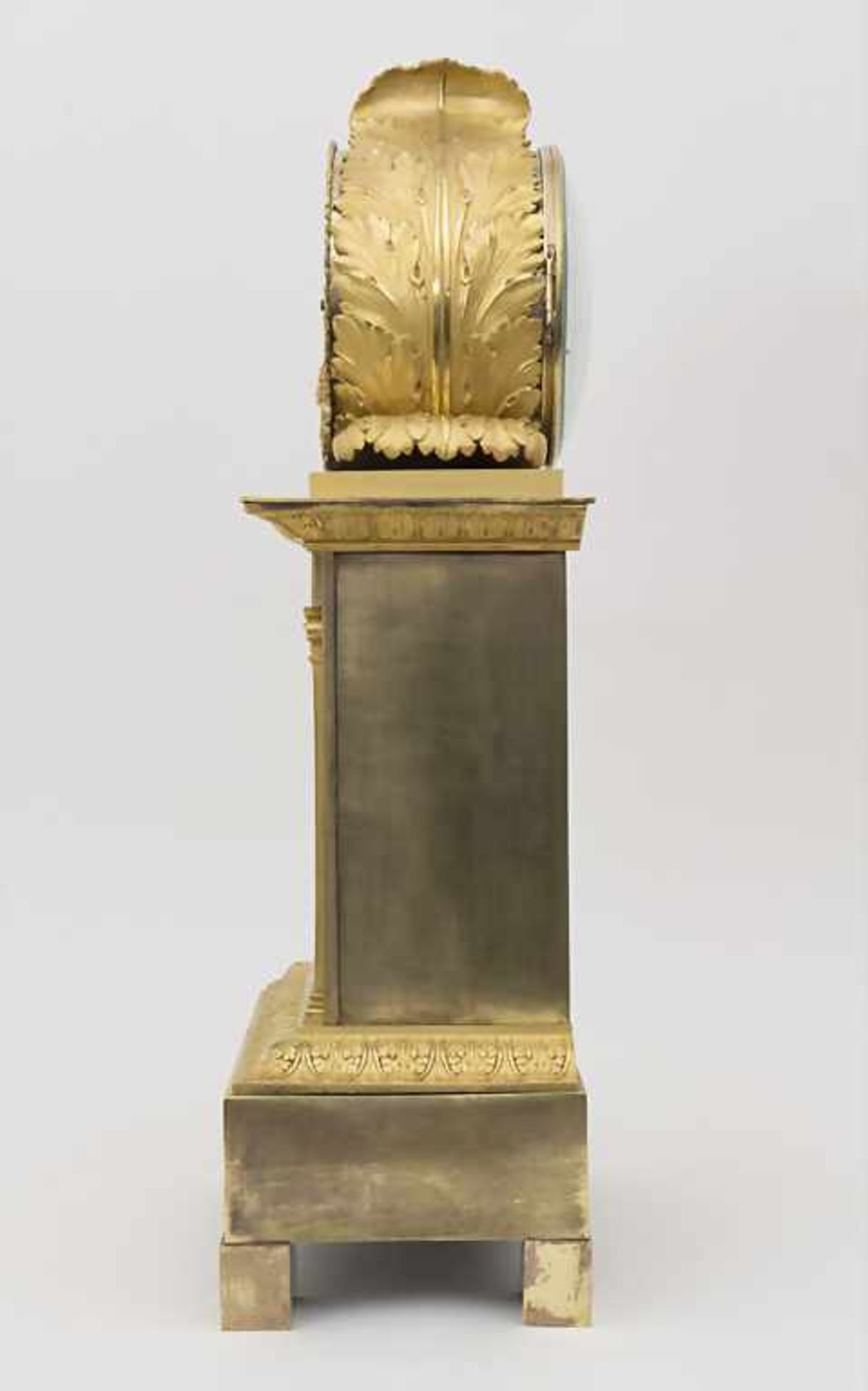 Empire Pendule 'Die Künste' / An Empire clock 'The fine arts', Paris, um 1800Gehäuse: Bronze, - Image 6 of 11
