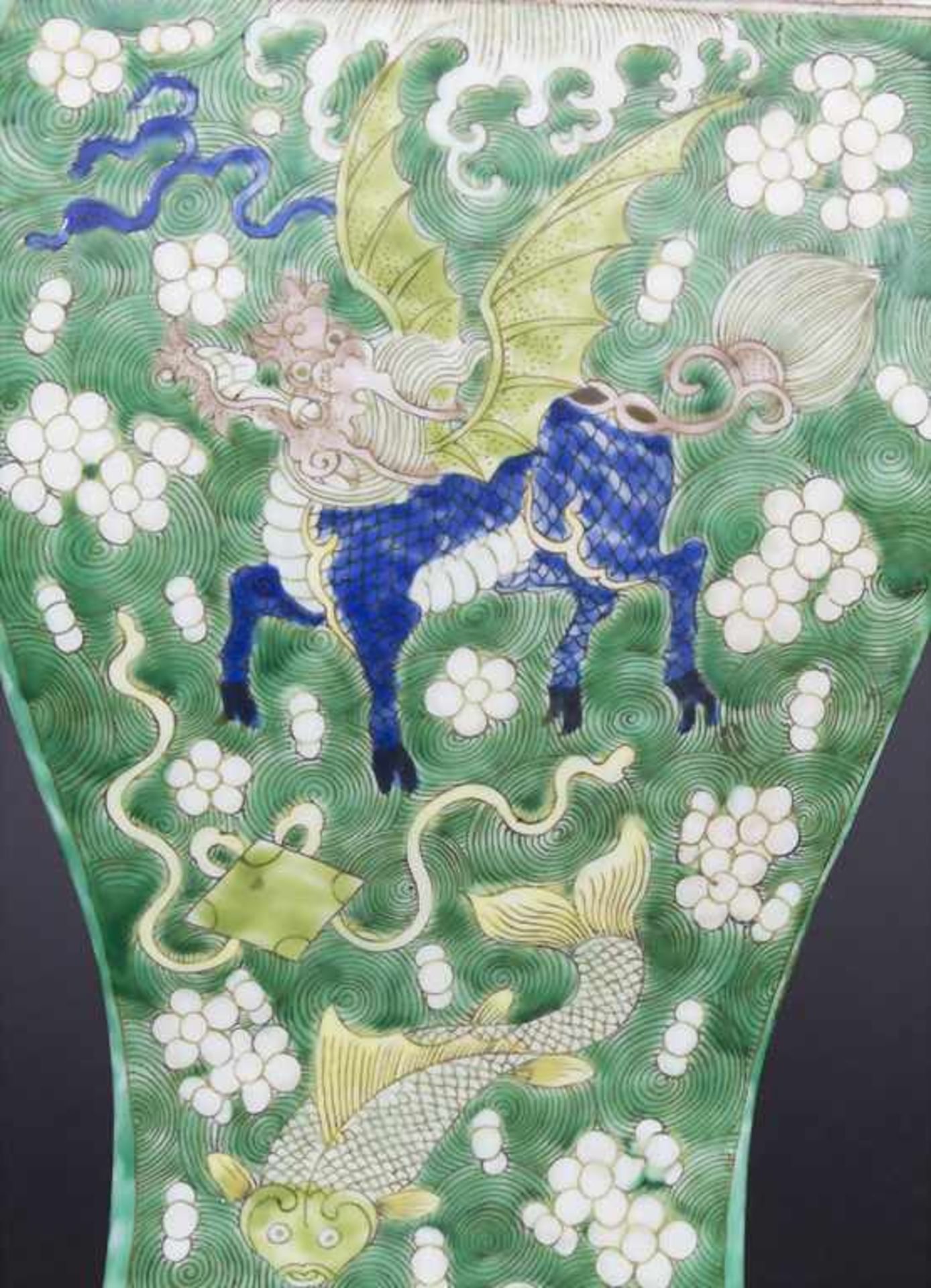 Ziervase, China, späte Qing-Dynastie, 19./20. Jh.Material: Porzellan, polychrom bemalt,Marke/ - Bild 3 aus 17