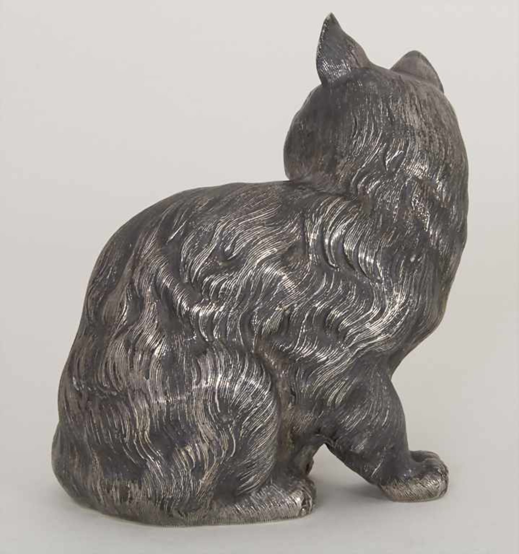Katze / A silver cat, Italien, 20. Jh.Material: Silber 800, plastisch ausgeformte sitzende Katze, - Image 2 of 7