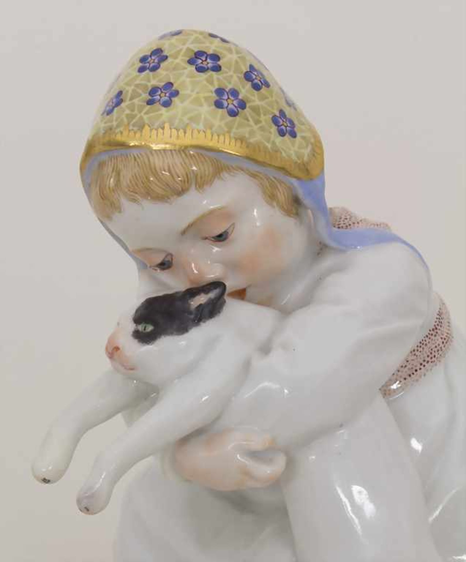 Mädchen mit Katze, sog. Hentschel-Kind / A girl with a cat, Konrad Hentschel, Meissen, Mitte 20. - Bild 8 aus 10