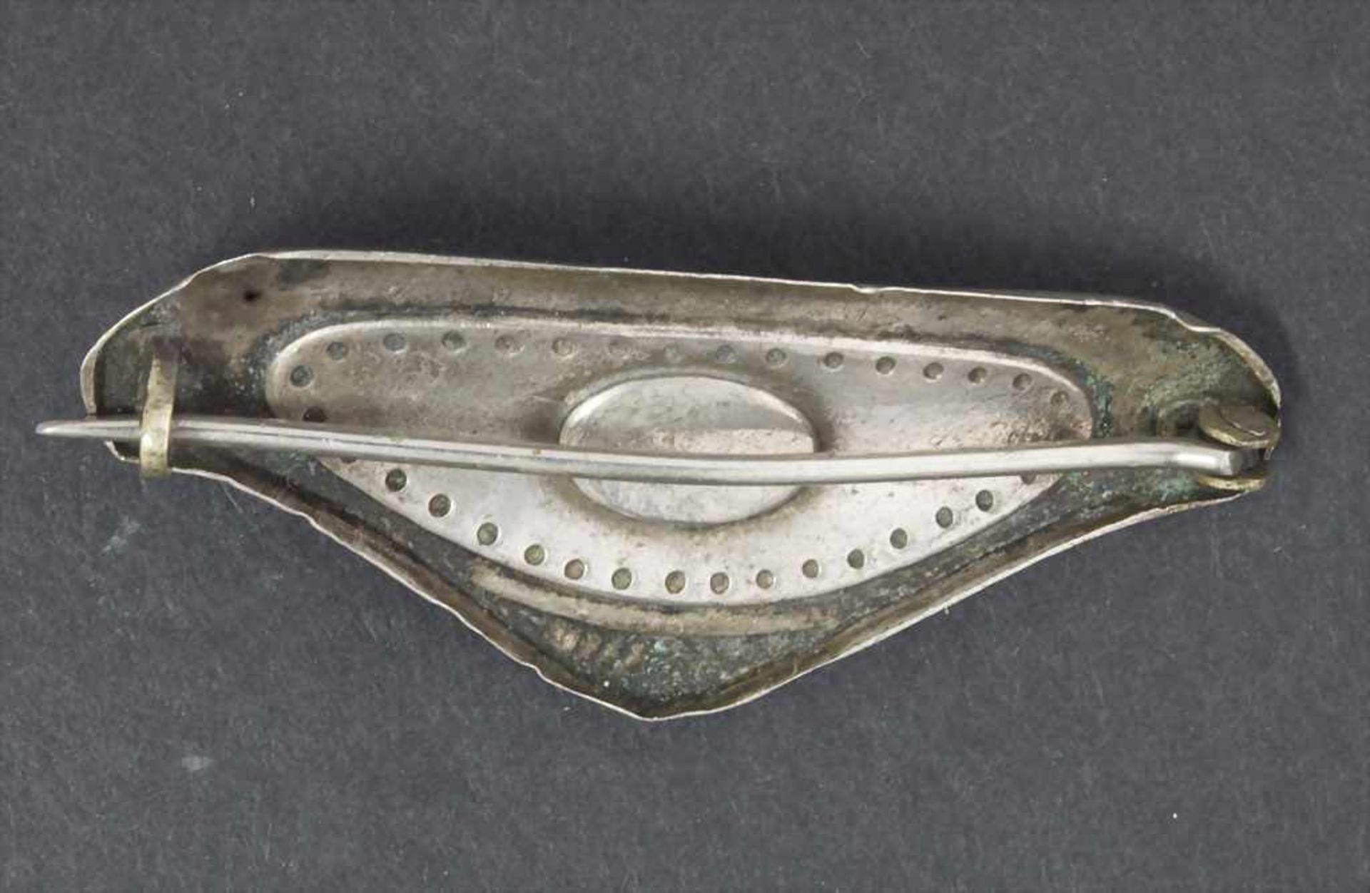 Jugendstil Brosche / An Art Nouveau silver brooch, wohl deutsch, um 1900Material: Silber, Amethyst, - Image 2 of 2
