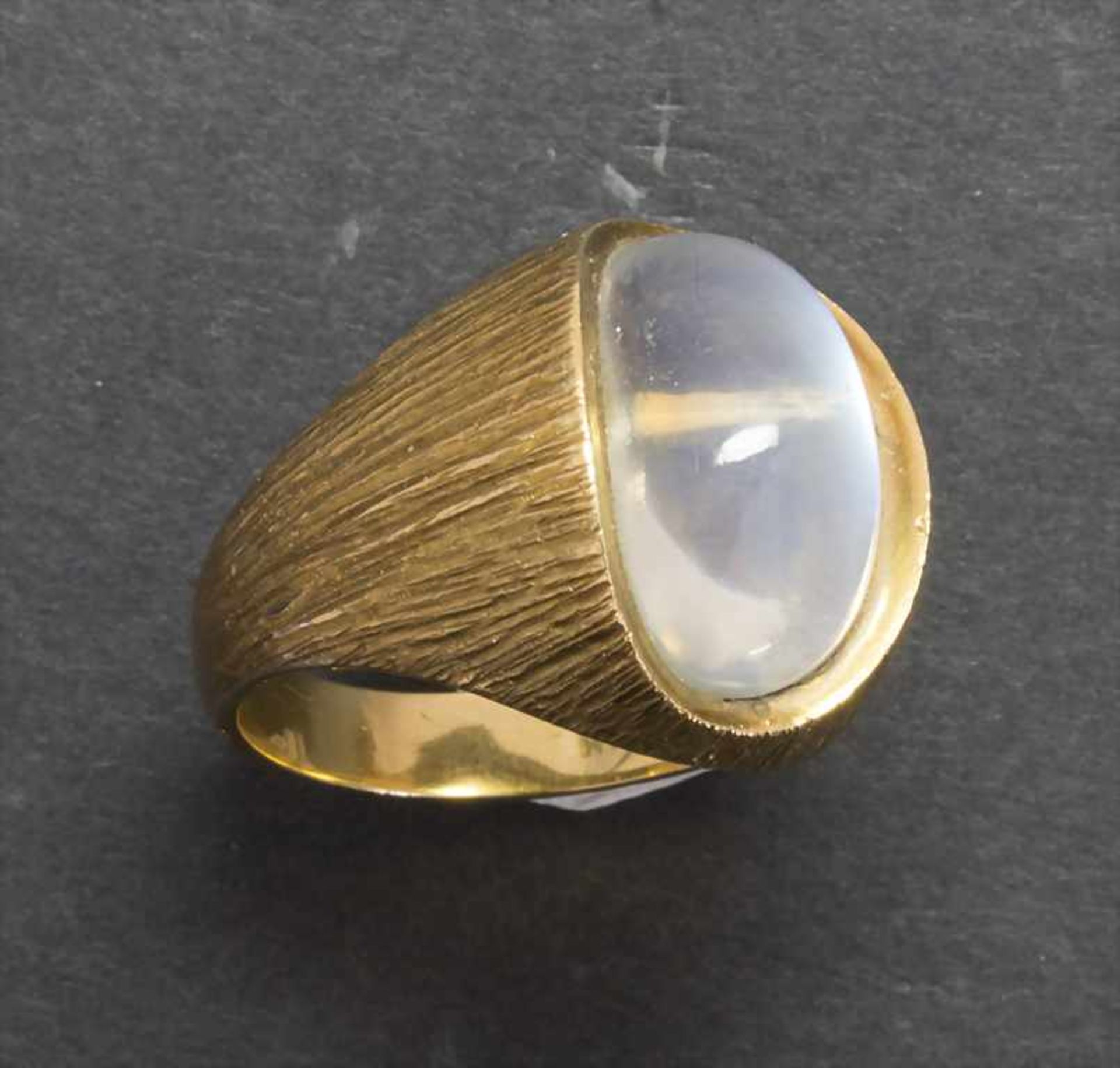 Damenring mit Mondstein / A ladies ring with moonstoneMaterial: Gelbgold 750/000 18 Kt, Mondstein, - Bild 4 aus 4