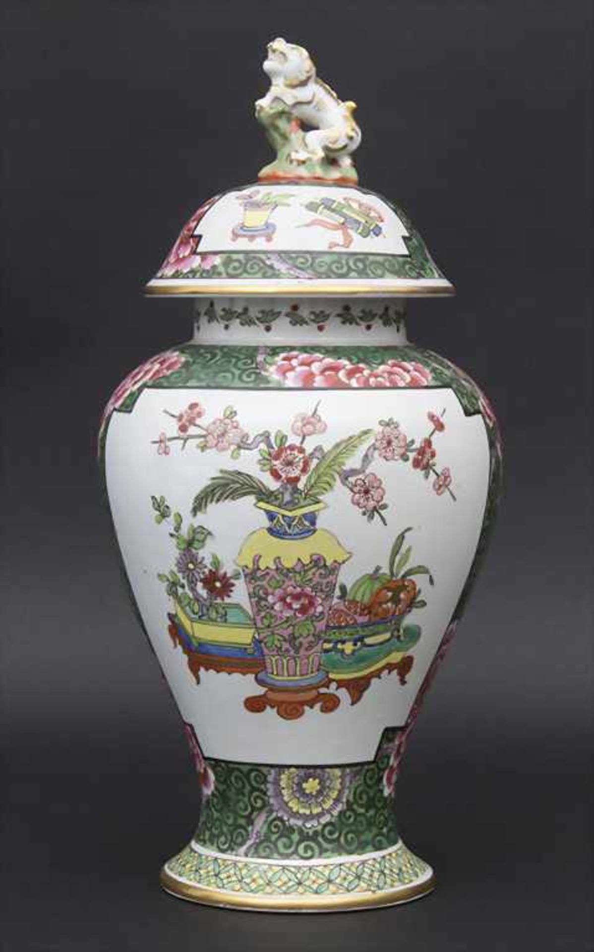 Deckelvase / A lidded vase, Edmé Samson, Paris, um 1900Material: Porzellan, polychrom bemalt,