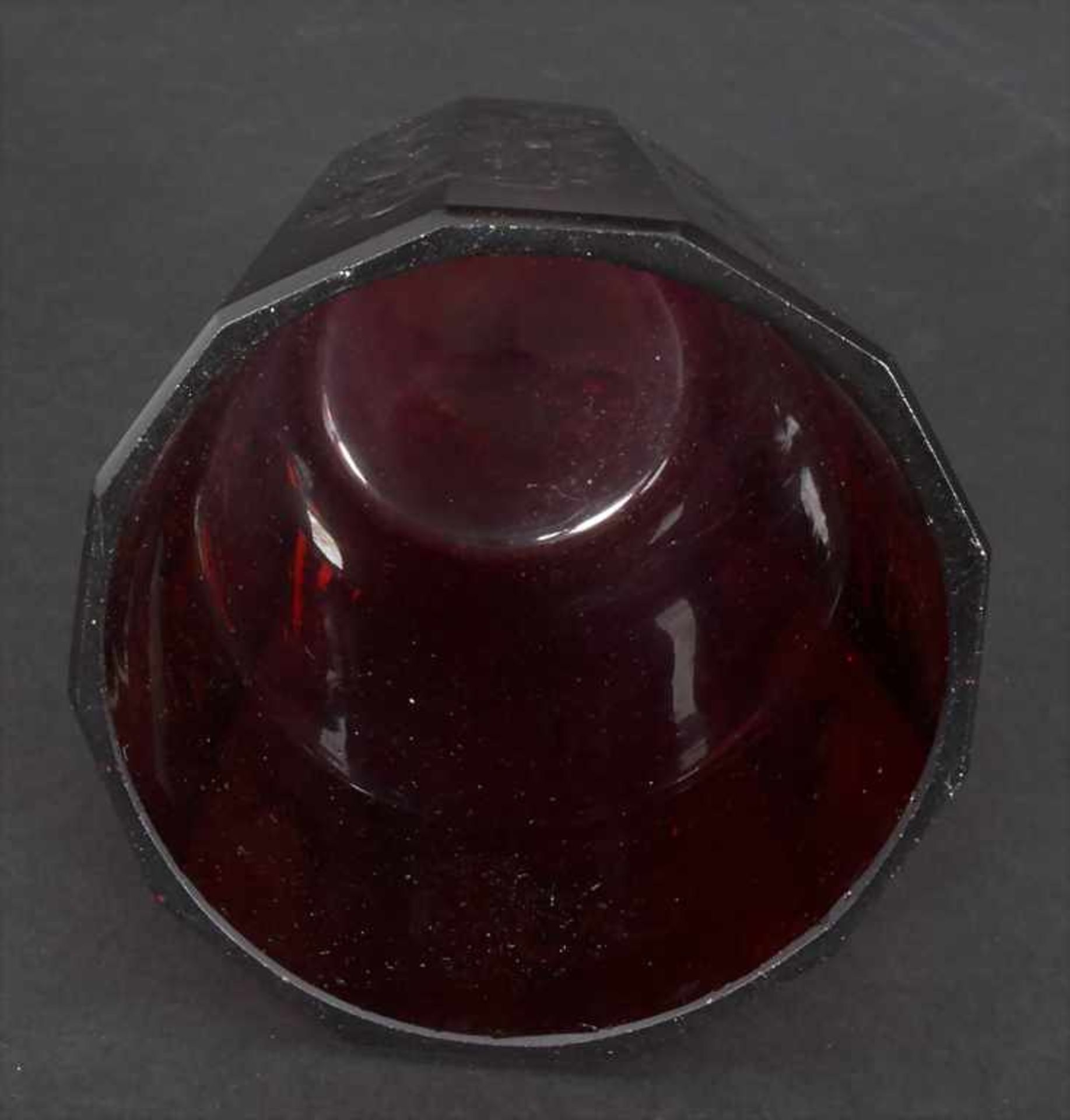 Klassizismus Becher / A classicism glass beaker, Böhmen, um 1780Material: farbloses Glas, rot - Image 5 of 7