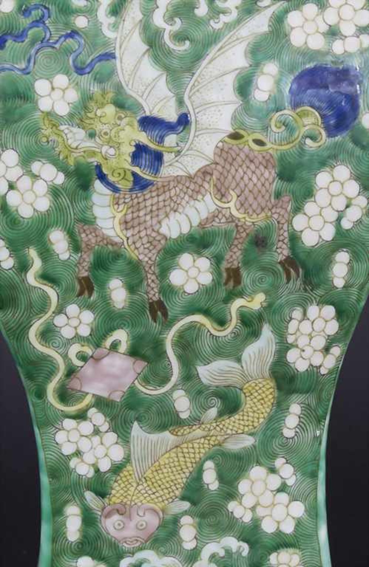 Ziervase, China, späte Qing-Dynastie, 19./20. Jh.Material: Porzellan, polychrom bemalt,Marke/ - Bild 4 aus 17