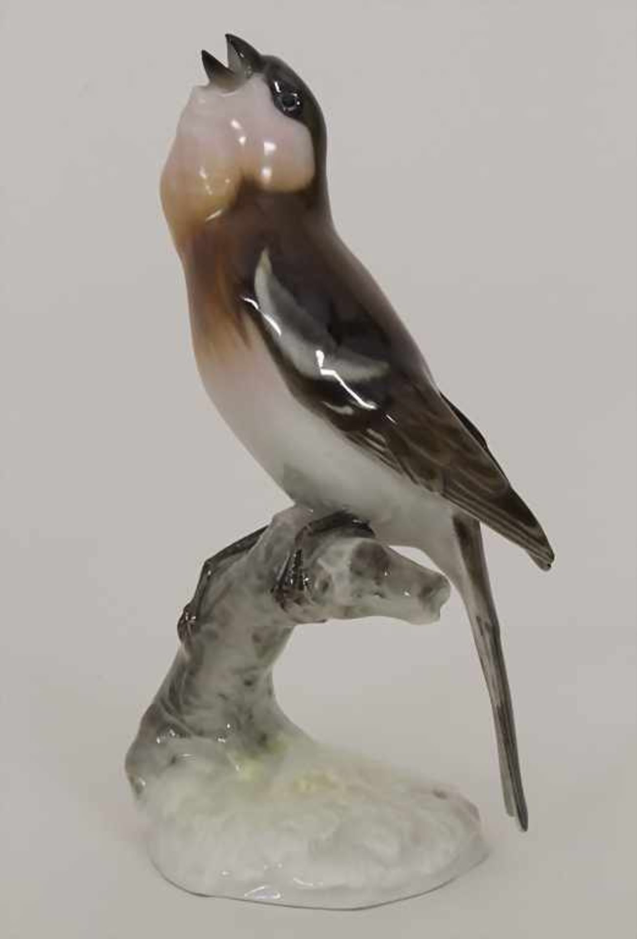 Vogelfigur 'Sperling' / A bird figurine of a sparrow, Kunstabteilung Hutschenreuther, Selb, Ende 20.