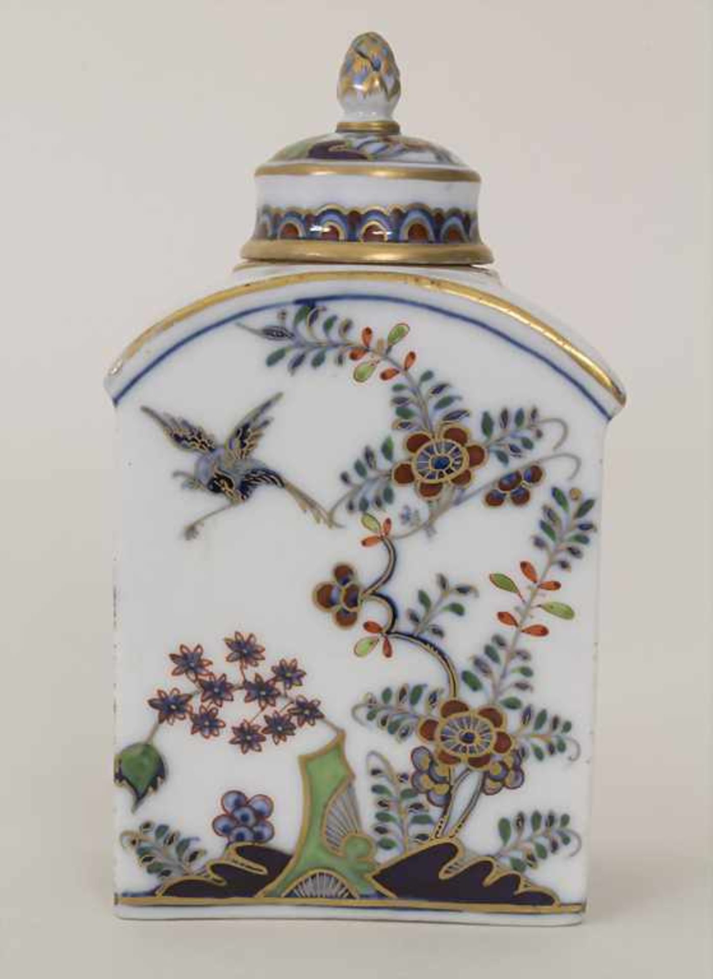 Teedose / A tea caddy, Meissen, um 1740Material: Porzellan, polychrom bemalt, glasiert,Marke: