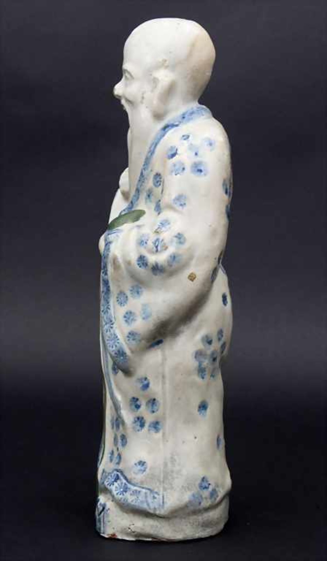 Mönch mit Stab und Glückspfirsich, China, Qing Dynasie, 18. Jh.Material: Keramik, handgeformt, - Bild 2 aus 6