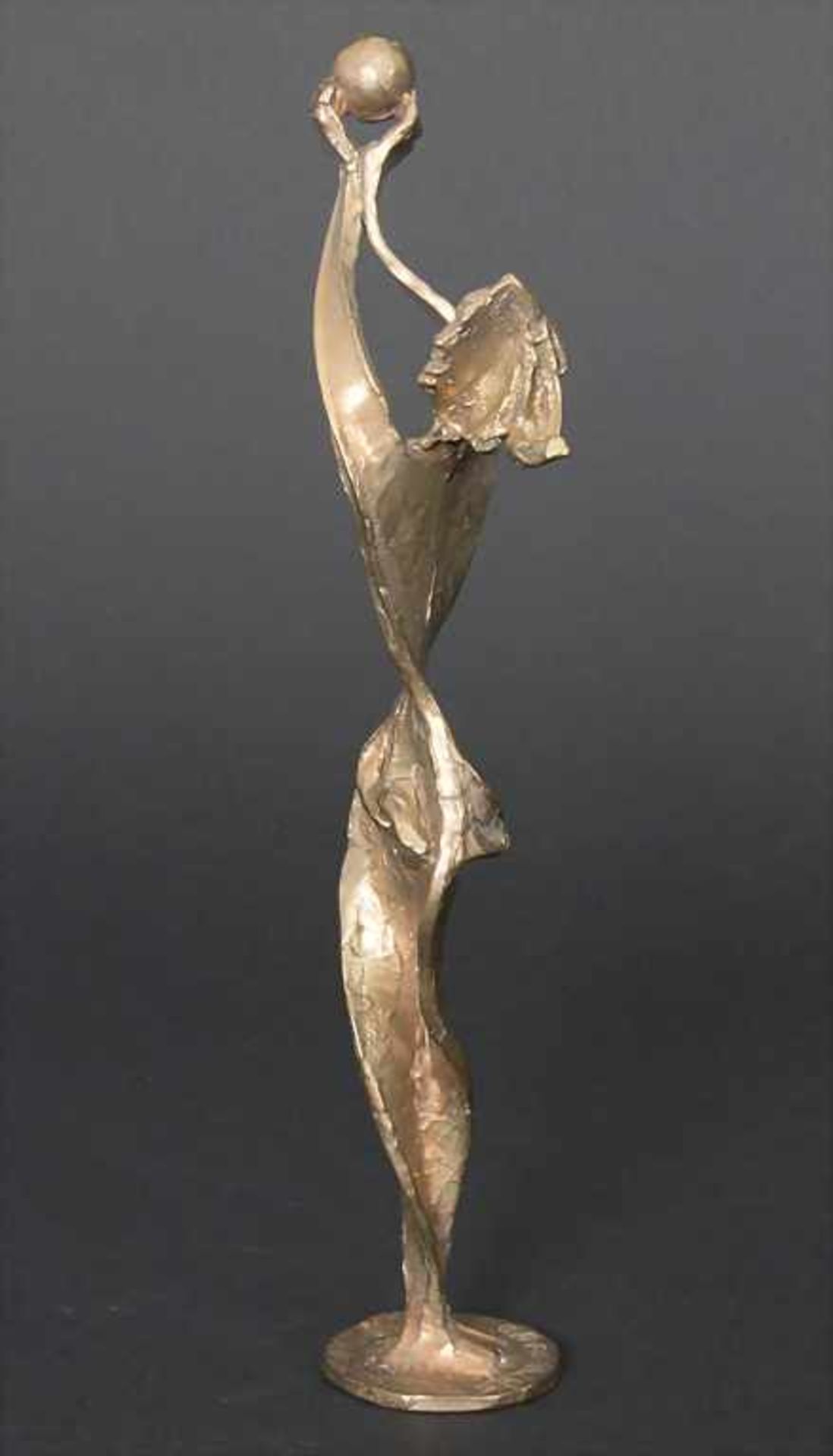 Hardy Schneider-Sato (1919-2002), Bronzefigur 'Ballspielerin' / A bronze figure 'Ball player' - Bild 3 aus 6