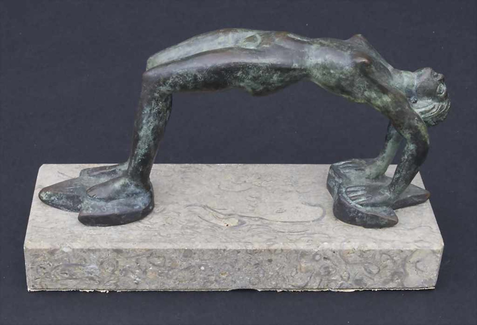 Figurengriff 'Weiblicher Akt' / A figural handle 'Female nude'Technik: Bronze, patiniert, auf - Bild 2 aus 2