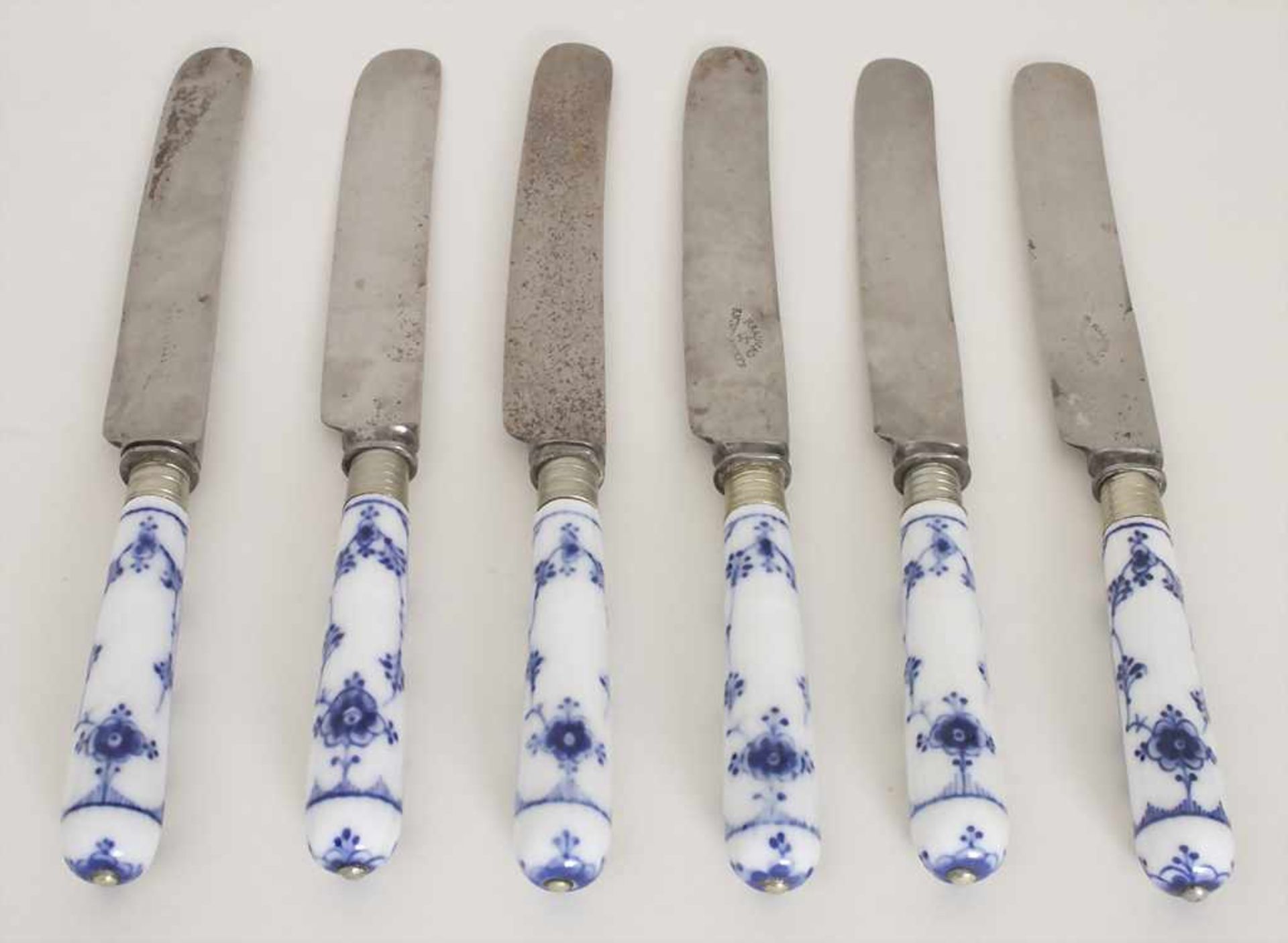 6 Messer mit Musselmalet Griffen / 6 knives with Musselmalet handles, Royal Copenhagen, 19. Jh.