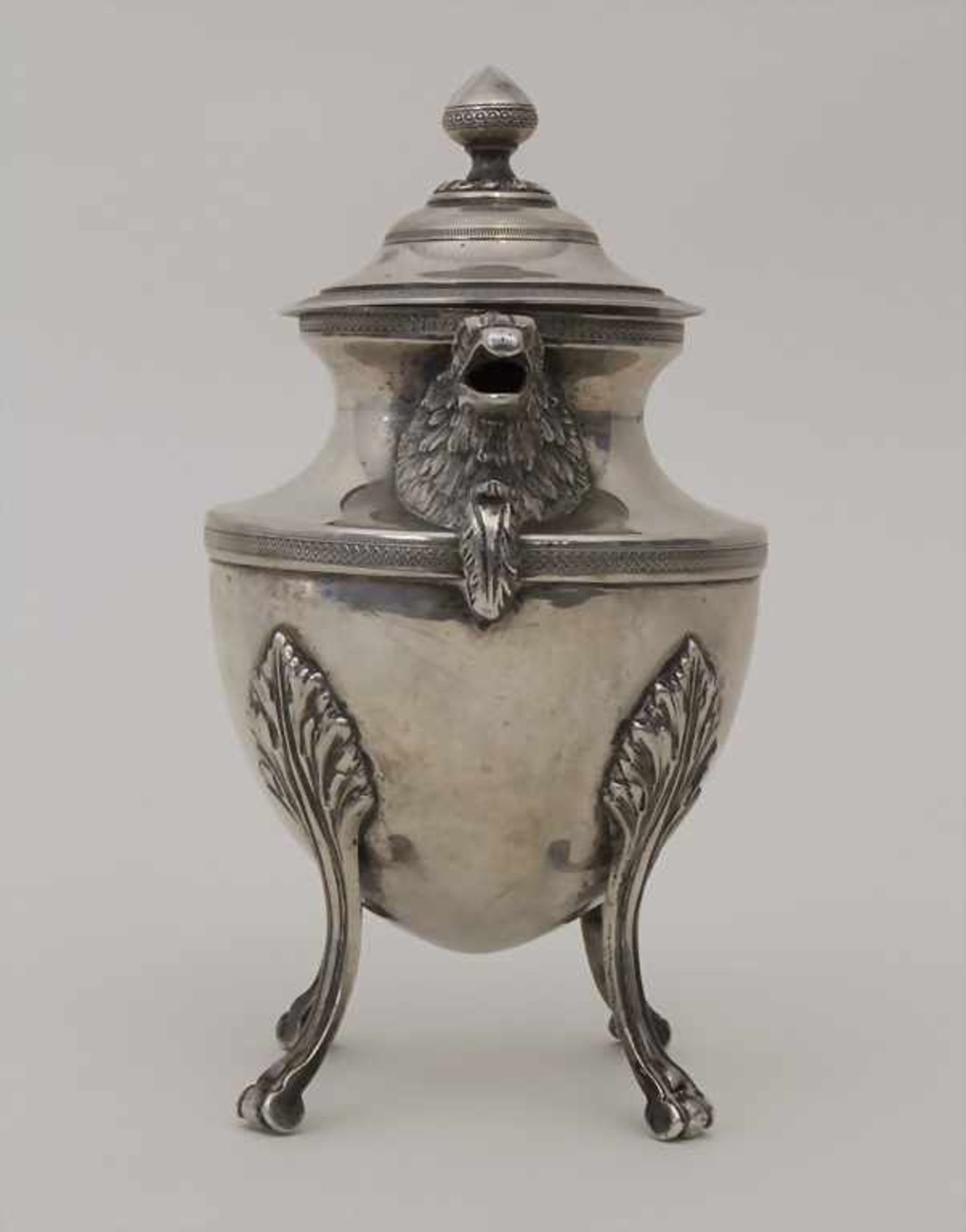 Kleiner Weinkrug / A small silver wine jug, um 1900Material: Silber 800, Punzierung: Beschaumarke, - Image 2 of 8