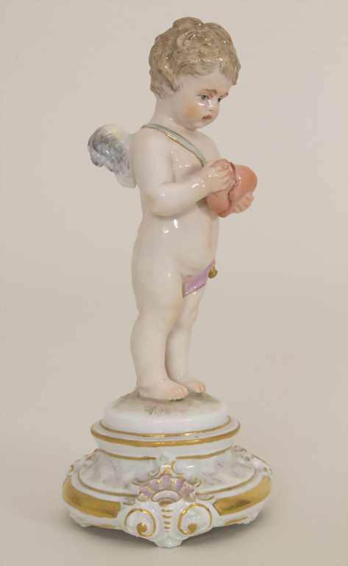 Amor in Verlegenheit ein Herz zusammenfügend / A cupid bonding a heart, Heinrich Schwabe, Meissen,