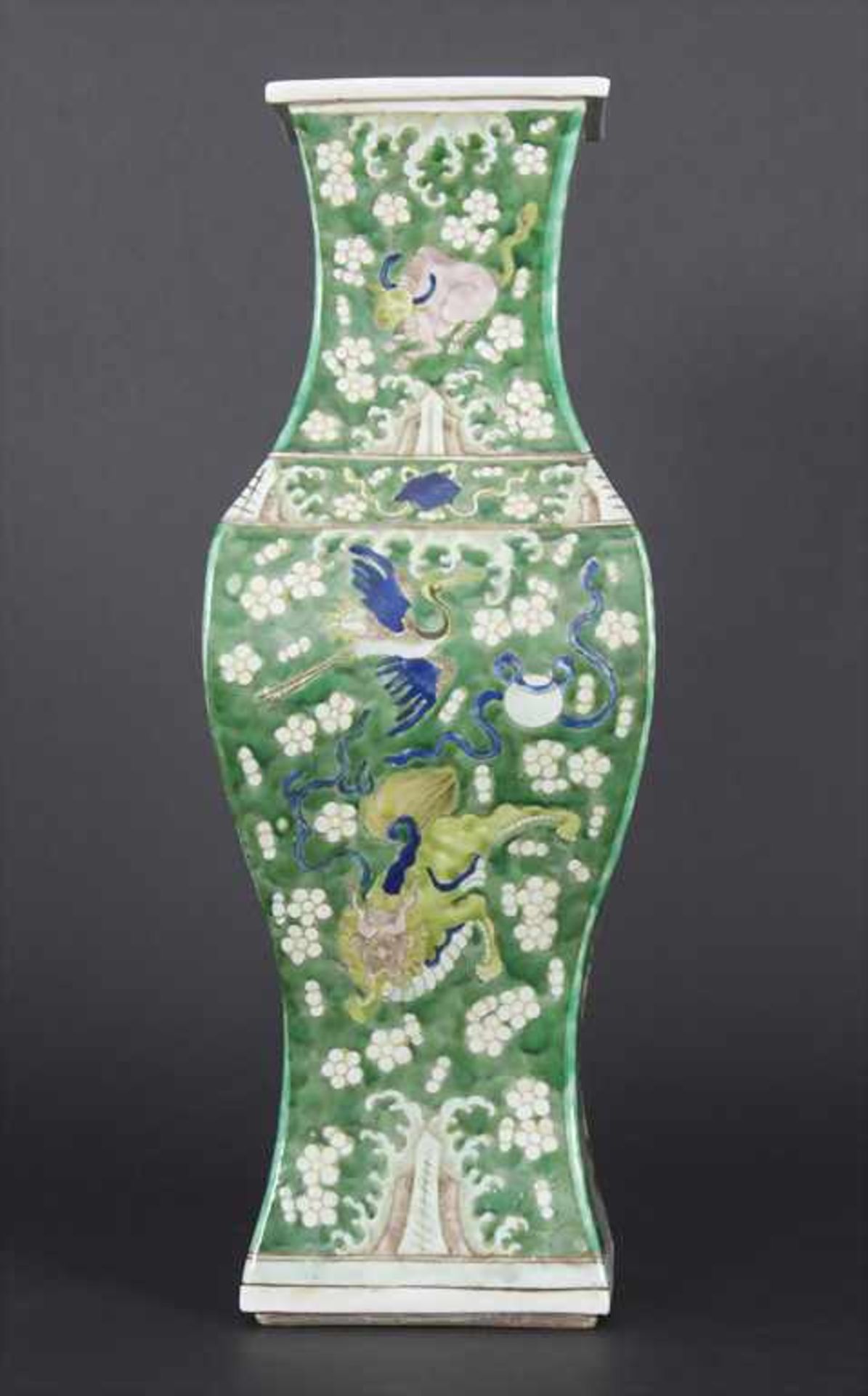 Ziervase, China, späte Qing-Dynastie, 19./20. Jh.Material: Porzellan, polychrom bemalt,Marke/ - Bild 12 aus 17