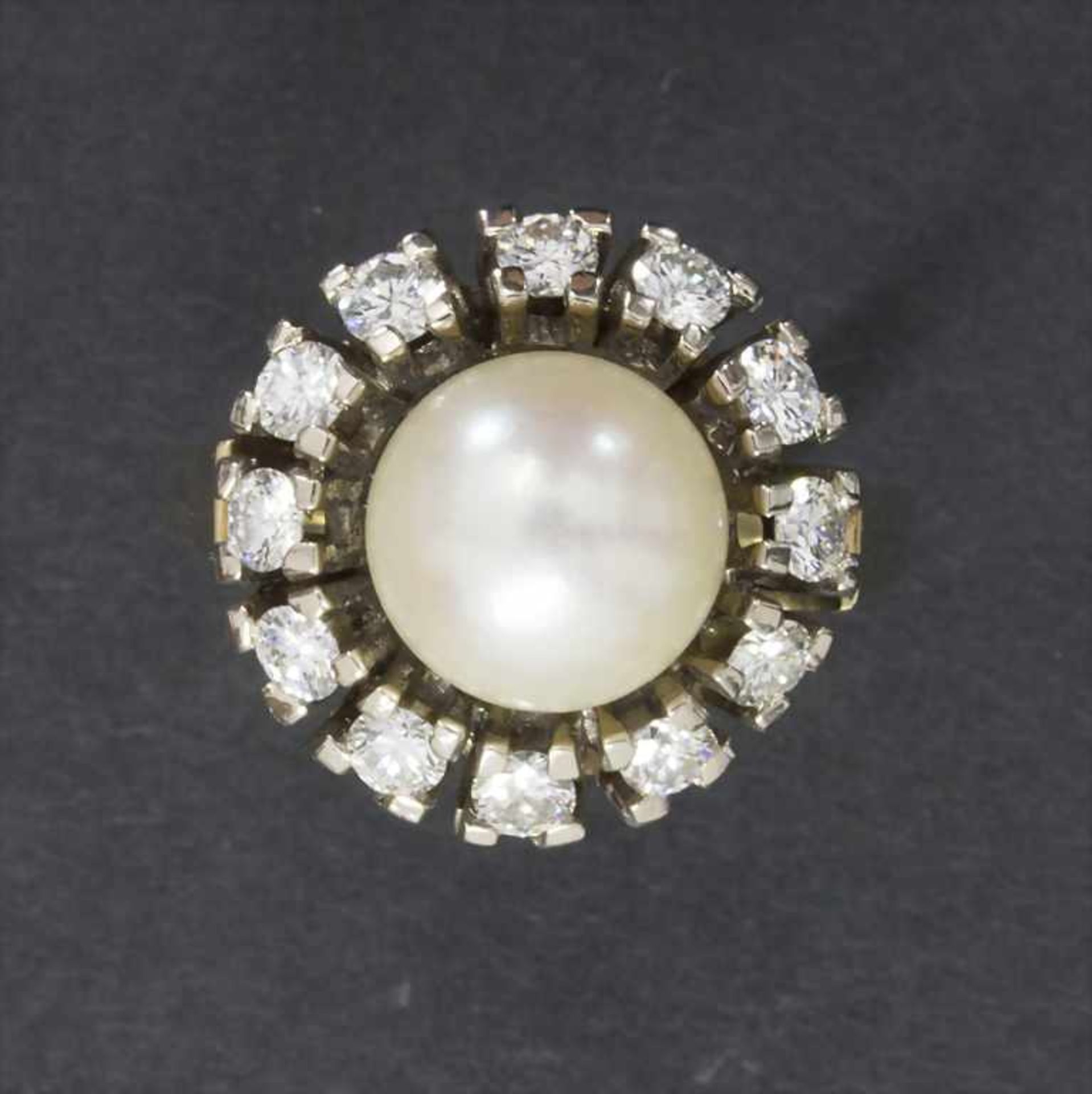 Damenring mit Brillanten und Perle / A ladies ring with brilliants and pearlMaterial: Gelbgold Au