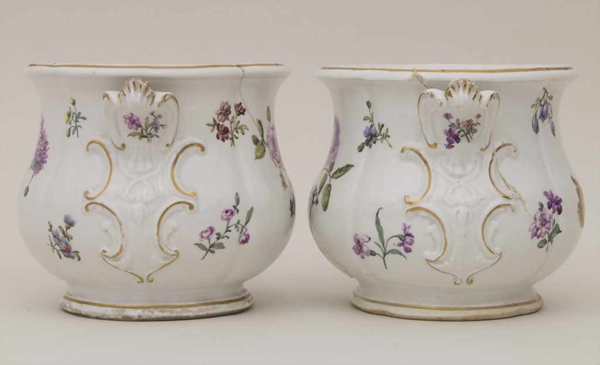 Paar frühe Cachepots mit seitlichen Handhaben / A pair of early cachepots with handles, Meissen, - Bild 2 aus 12