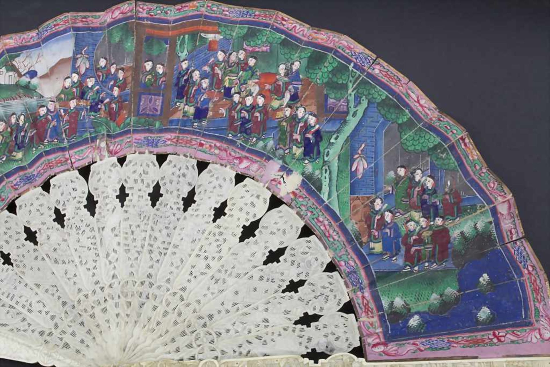Fächer in originaler Holzschatulle, China, Qing-Dynastie, 18./19. Jh.Material: fein beschnitzt und - Bild 15 aus 16