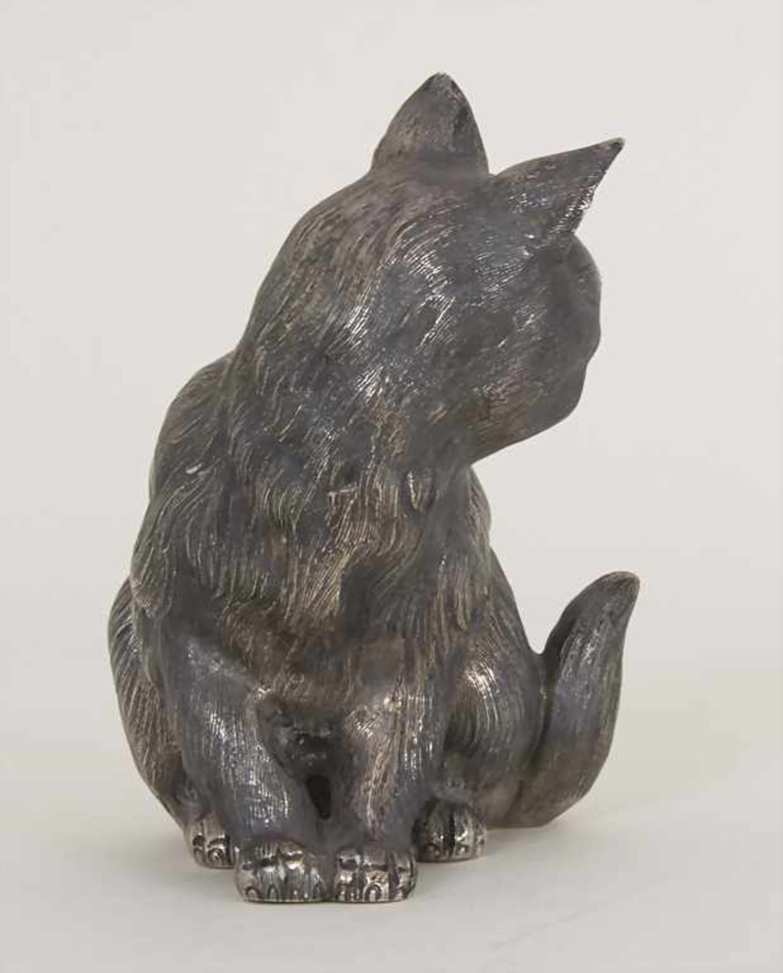 Katze / A silver cat, Italien, 20. Jh.Material: Silber 800, plastisch ausgeformte sitzende Katze, - Image 3 of 7