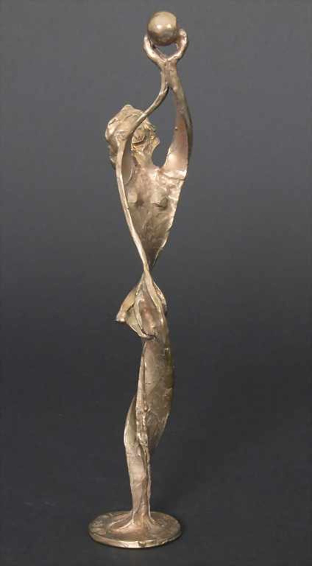 Hardy Schneider-Sato (1919-2002), Bronzefigur 'Ballspielerin' / A bronze figure 'Ball player'