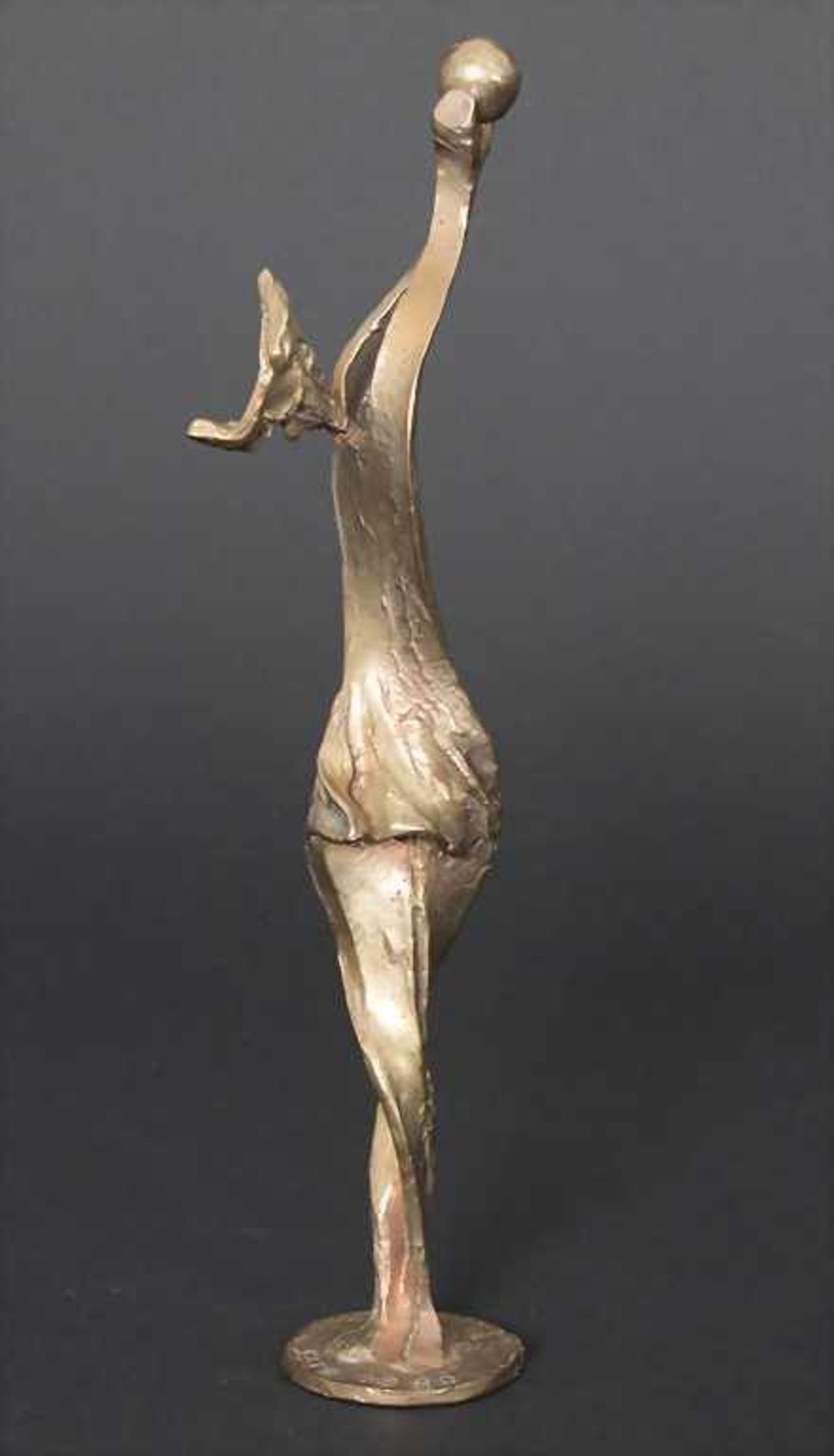 Hardy Schneider-Sato (1919-2002), Bronzefigur 'Ballspielerin' / A bronze figure 'Ball player' - Bild 2 aus 6