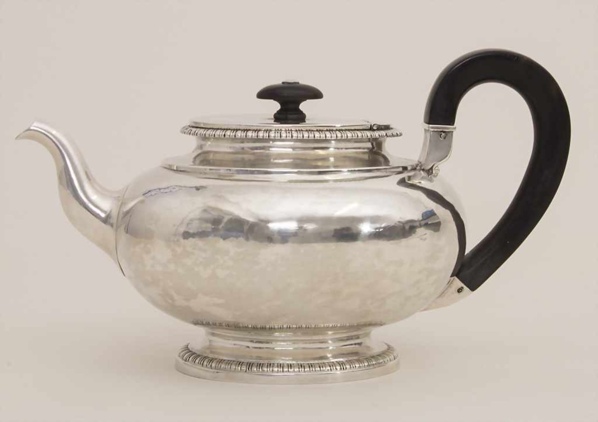 Empire-Teekännchen / An Empire silver teapot, Jacques-Gabriel-André Bompart, Paris, um 1820Material: