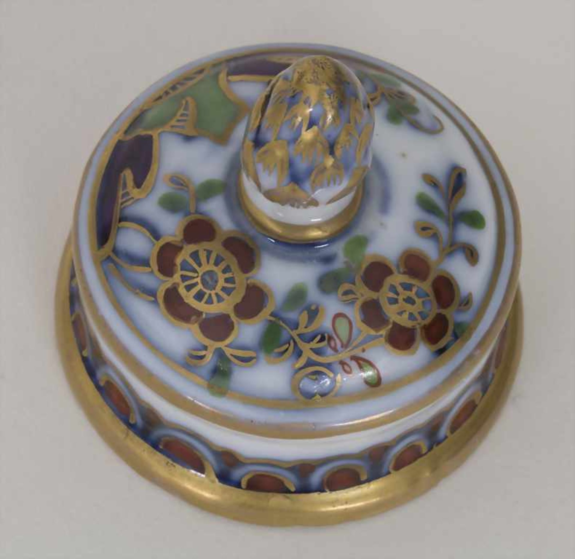 Teedose / A tea caddy, Meissen, um 1740Material: Porzellan, polychrom bemalt, glasiert,Marke: - Bild 4 aus 12