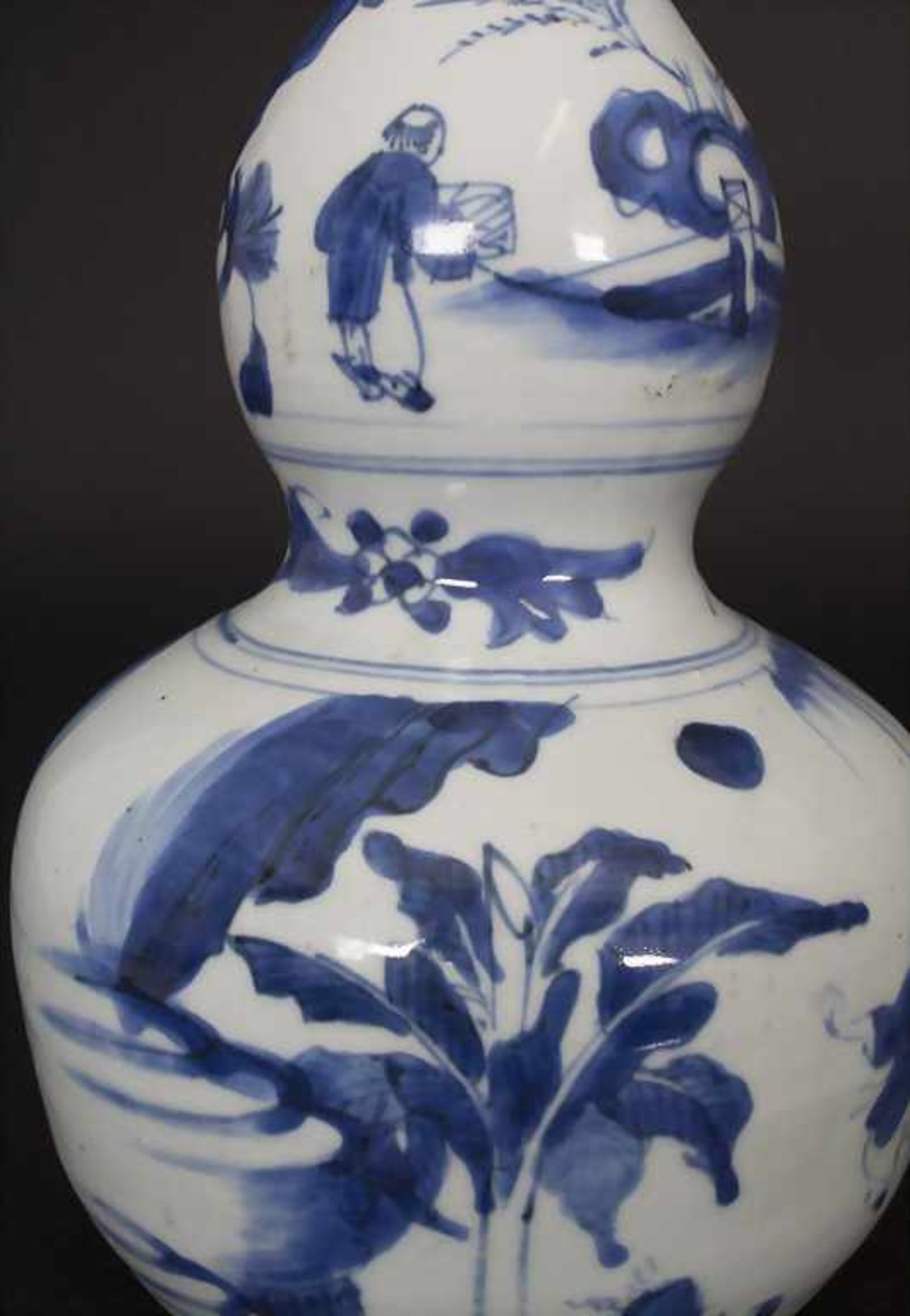 Kalebassenvase / A calabash vase, China, wohl 17. Jh.Material: Porzellan, blaue Unterglasurmalerei, - Bild 15 aus 17