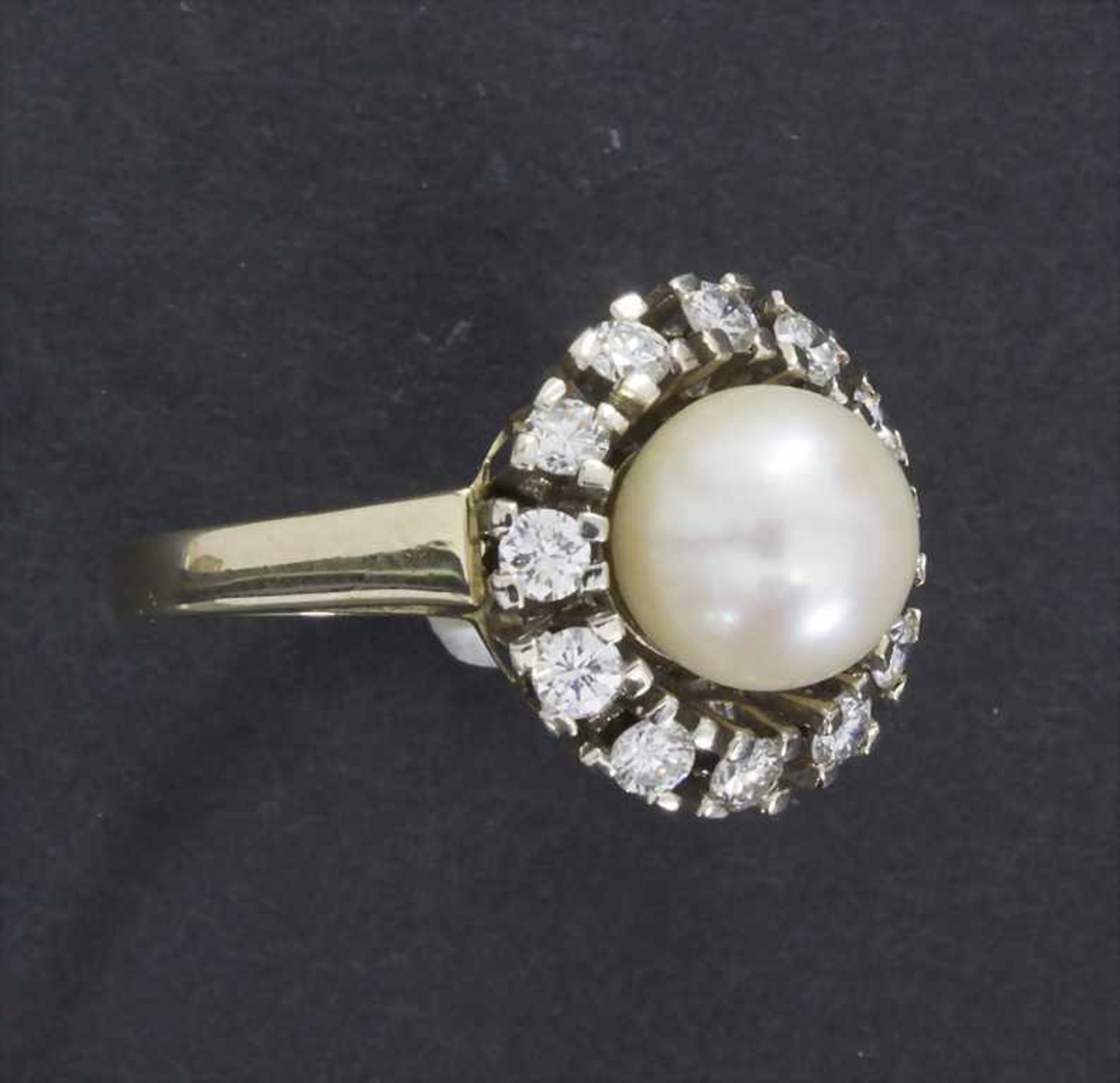 Damenring mit Brillanten und Perle / A ladies ring with brilliants and pearlMaterial: Gelbgold Au - Image 2 of 3