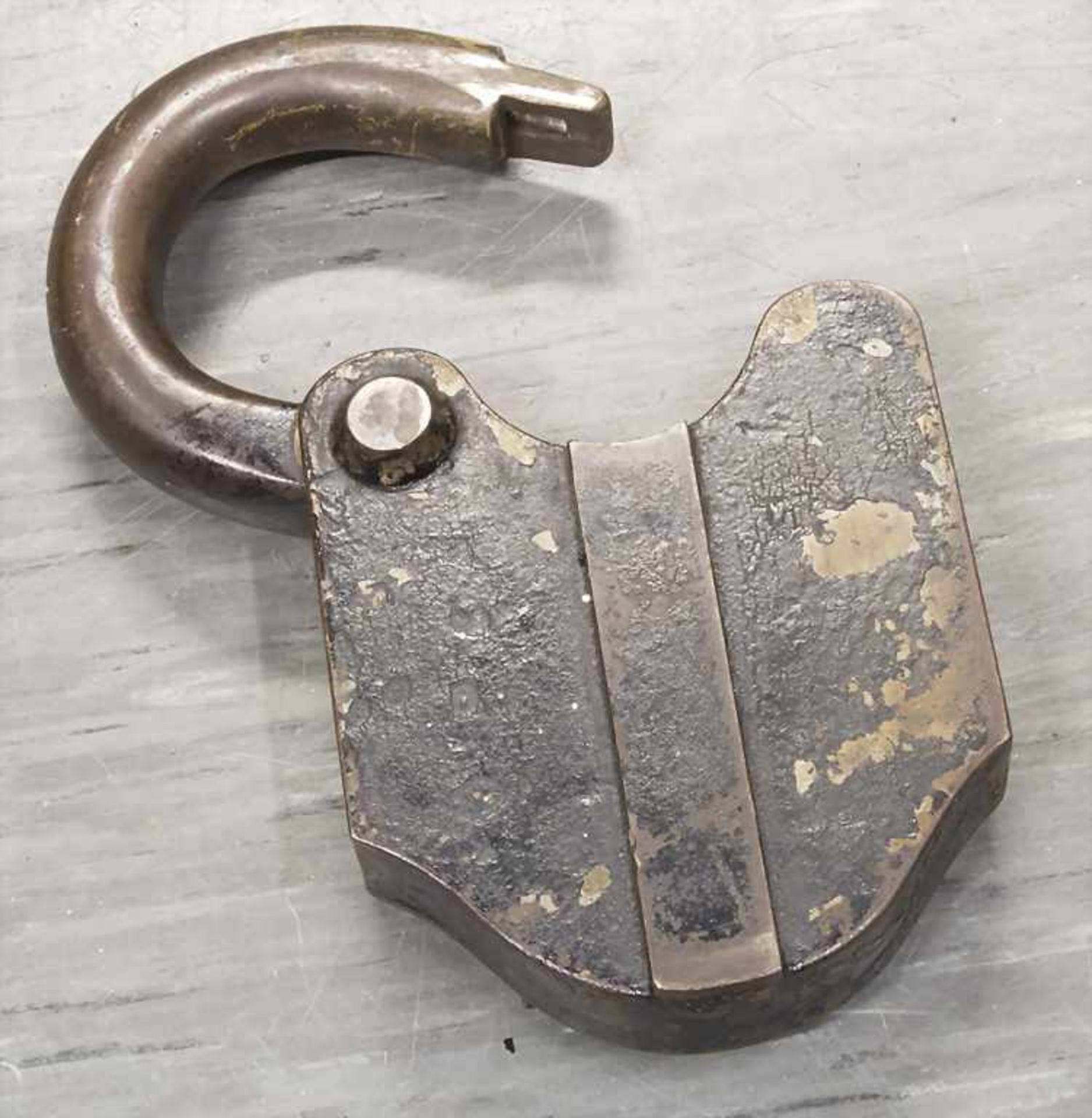 Eisentruhe als Kriegskasse / An iron (war) chest, 18. Jh.Material: Eisen, 1 schweres Außen-Schloss - Image 6 of 16
