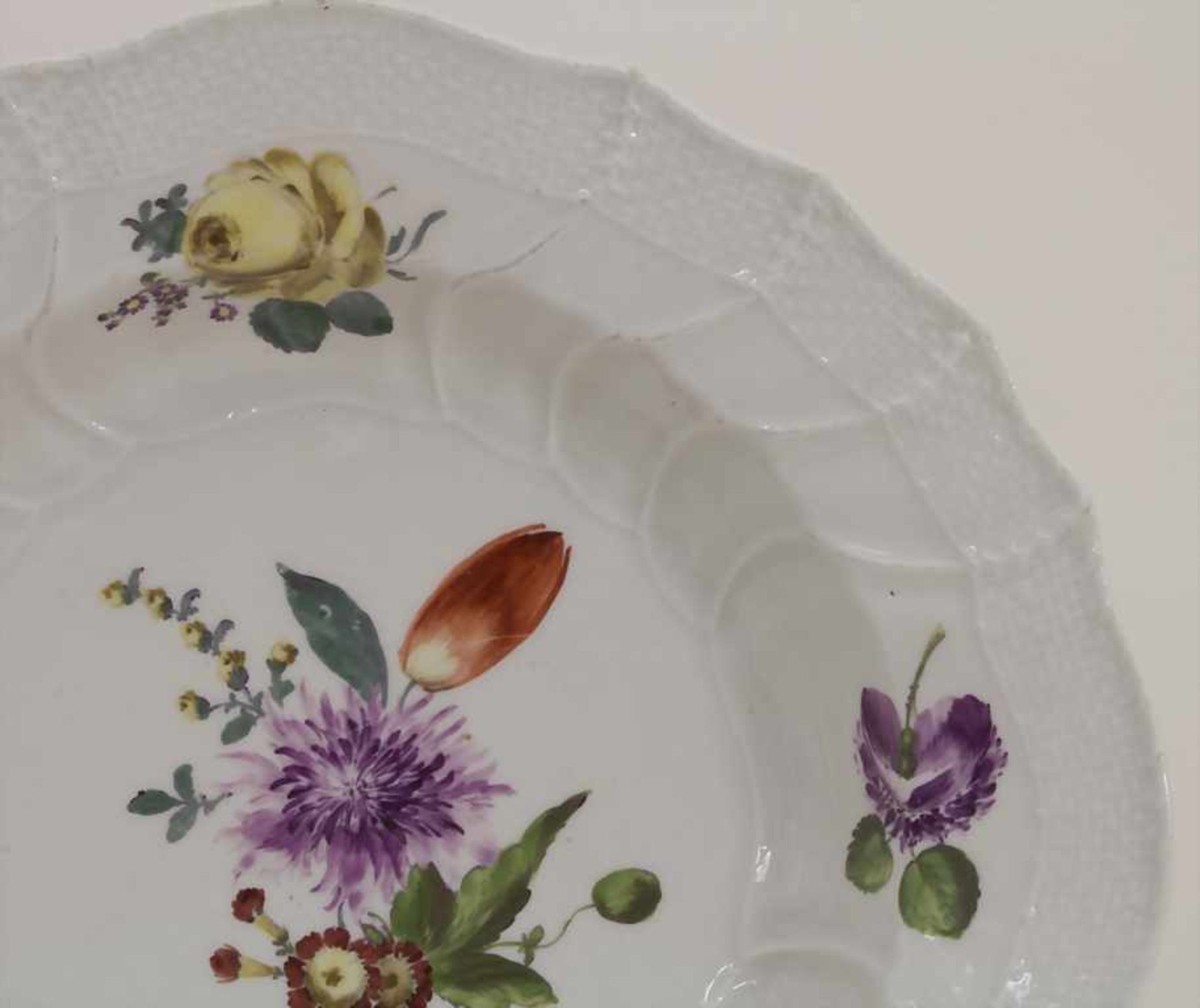 Teller mit Blumenmalerei / A plate with flowers, Meissen, um 1750Material: Porzellan, polychrom - Bild 2 aus 5