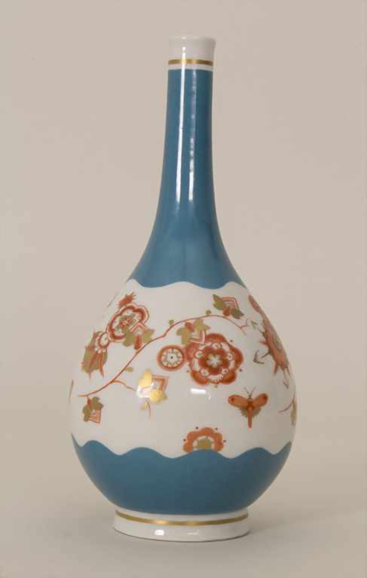 Vase / A vase, KPM, Berlin, nach 1832Material: Porzellan, polychrom bemalt und glasiert,Marke: blaue