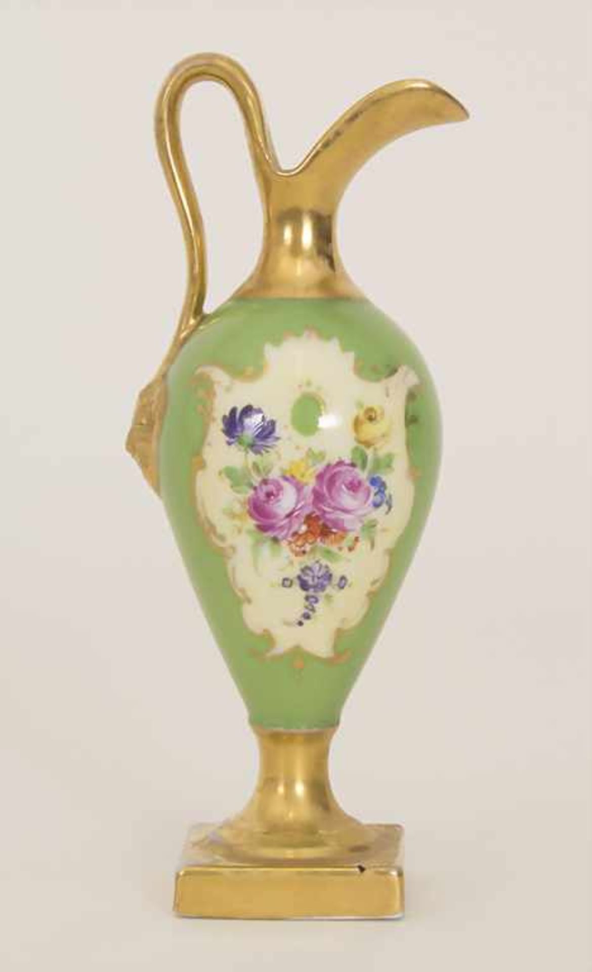 Kleine Henkelkanne mit Blumenbouquets / A small jug with handle, um 1880Material: Porzellan, - Bild 3 aus 8