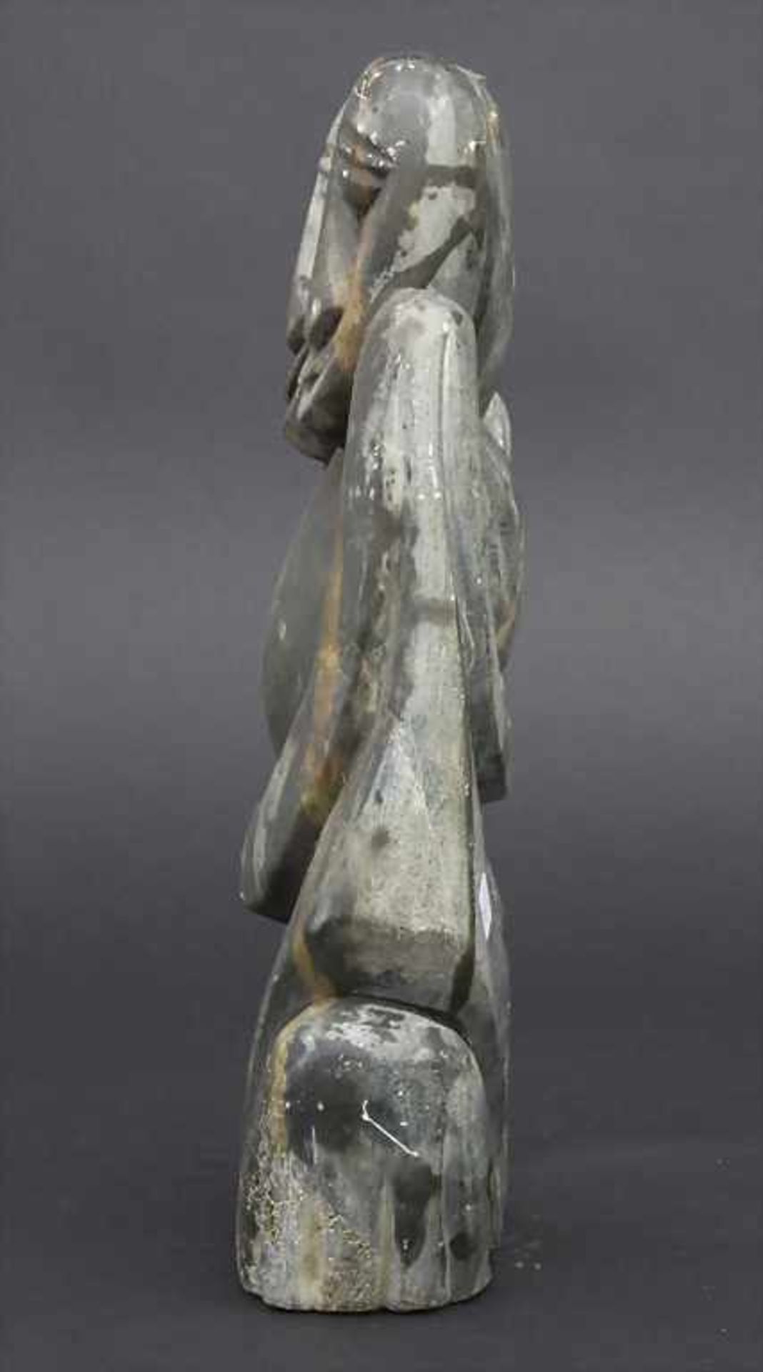 Phinehs (20. Jh.), 'Dreiköpfige Figur' / 'A three-headed figure'Technik: Speckstein, geschnitzt, - Image 3 of 4