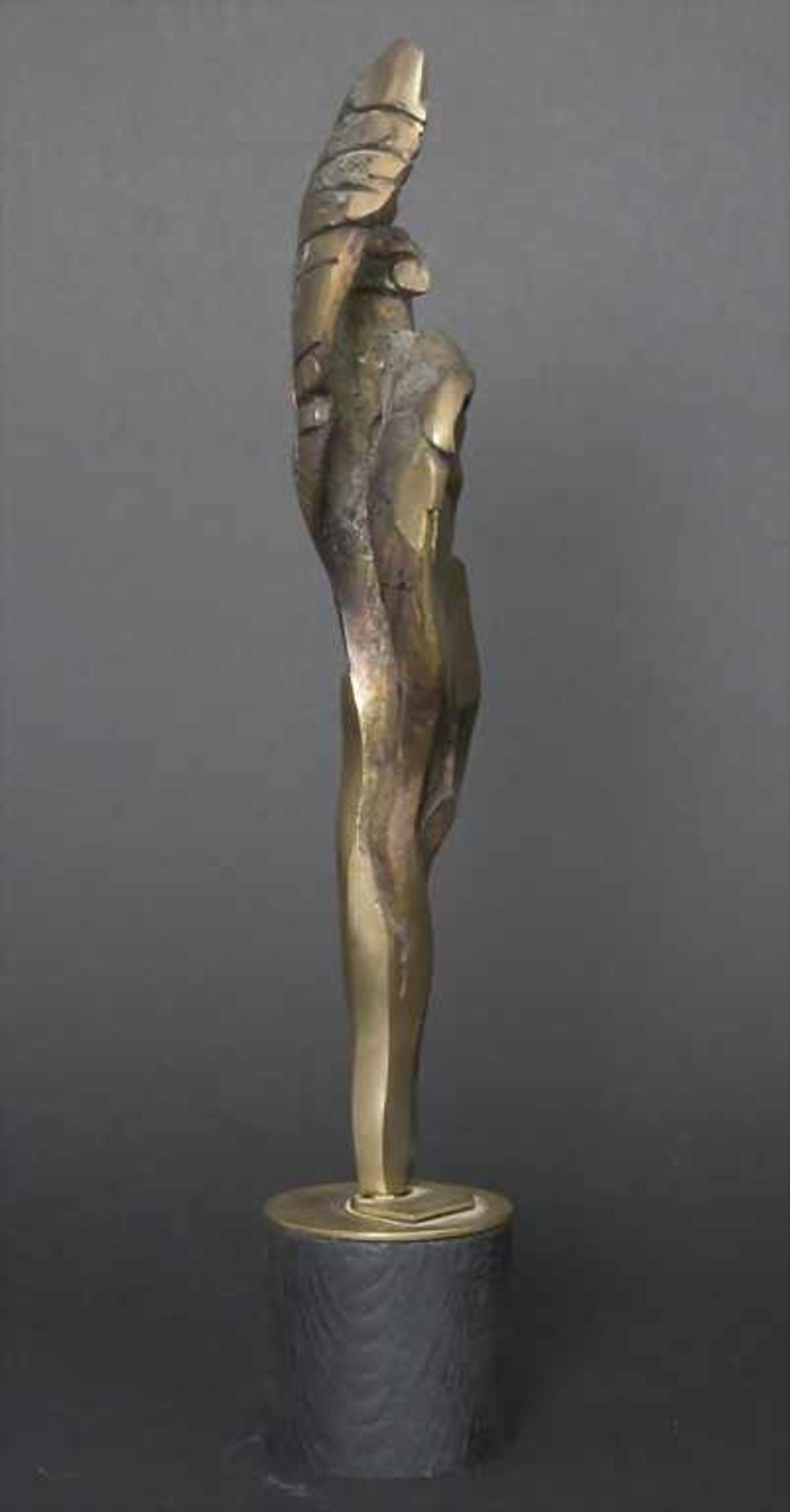 Redgo (20. Jh.), Bronzefigur 'Ikarus' / A bronze figure 'Icarus'Technik: Bronze, patiniert, auf - Bild 4 aus 6