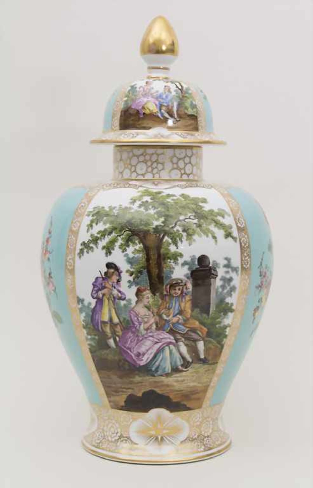 Große Deckelvase mit Vierfelderdekor / A vase with 4 field patterns, im Stil von Helena Wolfsohn,
