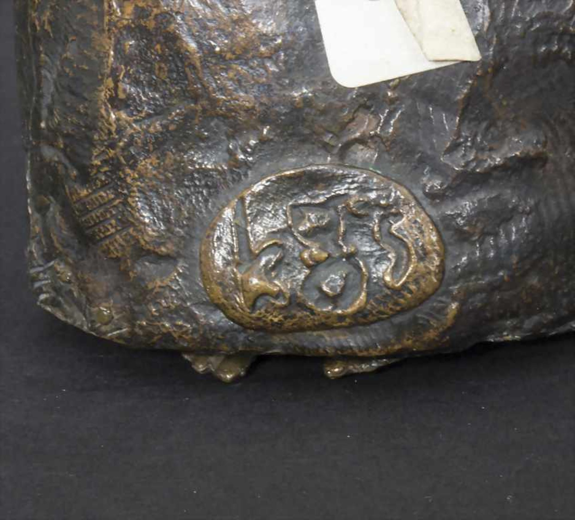 Künstler des 20. Jh. (wohl Bulgarien), 'Figurenglocke' / 'A figural bell'Technik: Bronze, - Image 5 of 5