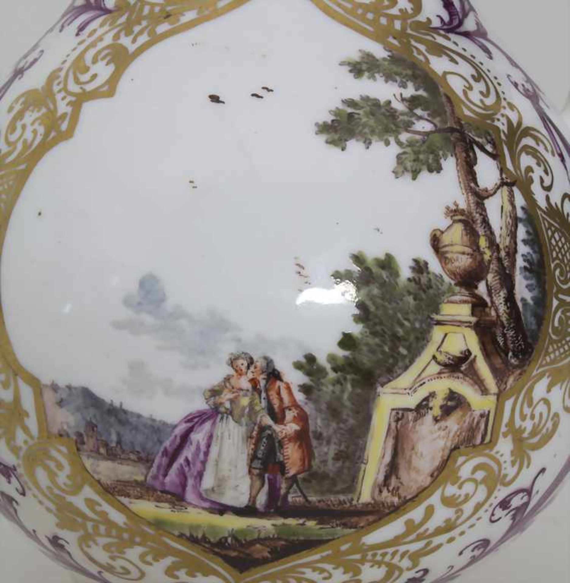 Kanne mit Kauffahrtei-Szenen / An early pot with harbour scenes, Meissen, Höroldt'sche Periode, um - Bild 7 aus 10