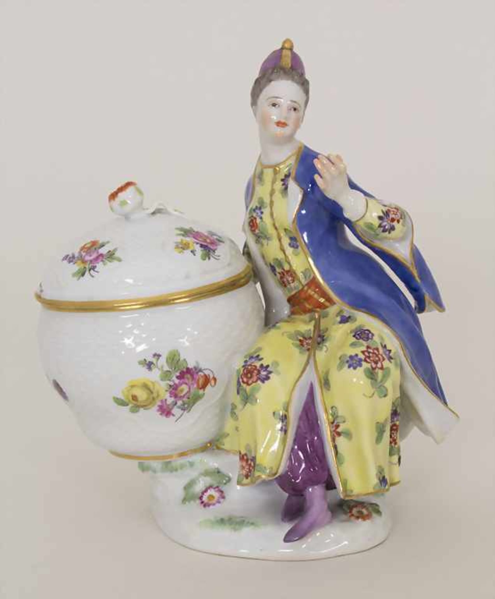 Gegenständige Figur einer Türkin mit Schale / A Turkish woman with a bowl, Meissen, Pfeiffer-Zeit,