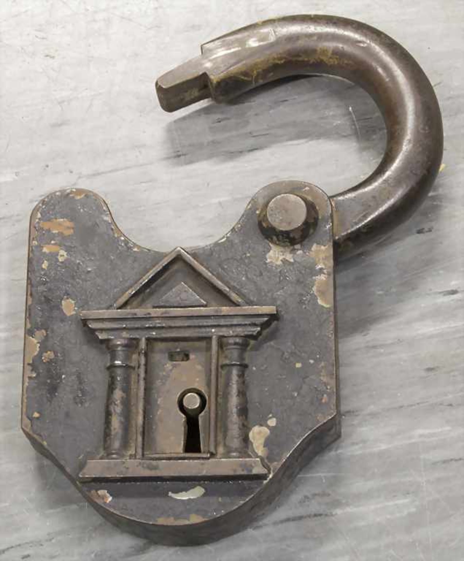 Eisentruhe als Kriegskasse / An iron (war) chest, 18. Jh.Material: Eisen, 1 schweres Außen-Schloss - Image 5 of 16