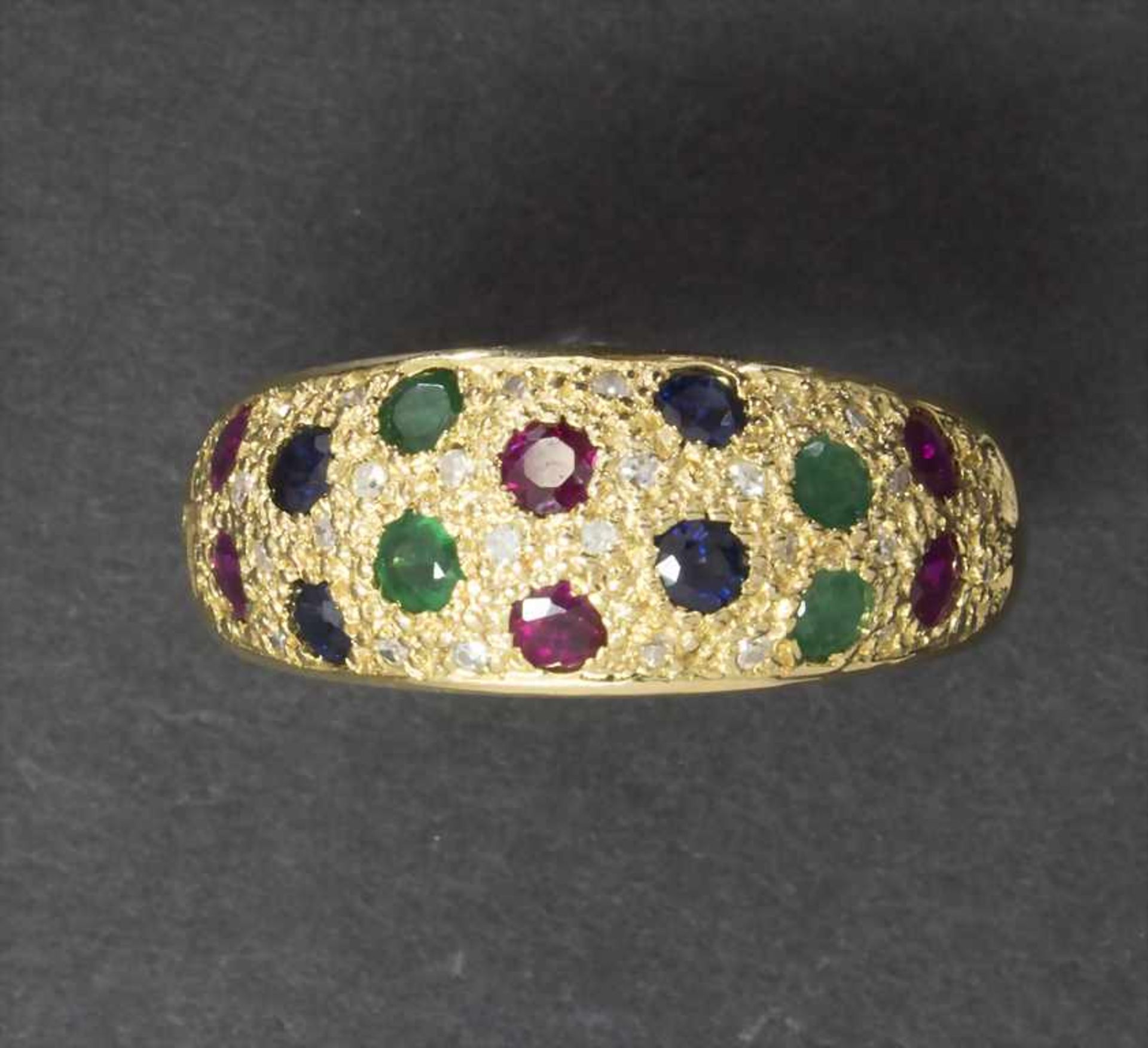 Damenring mit Diamanten Edelsteinen / A ladies ring with diamonds and gemstonesMaterial: Gelbgold