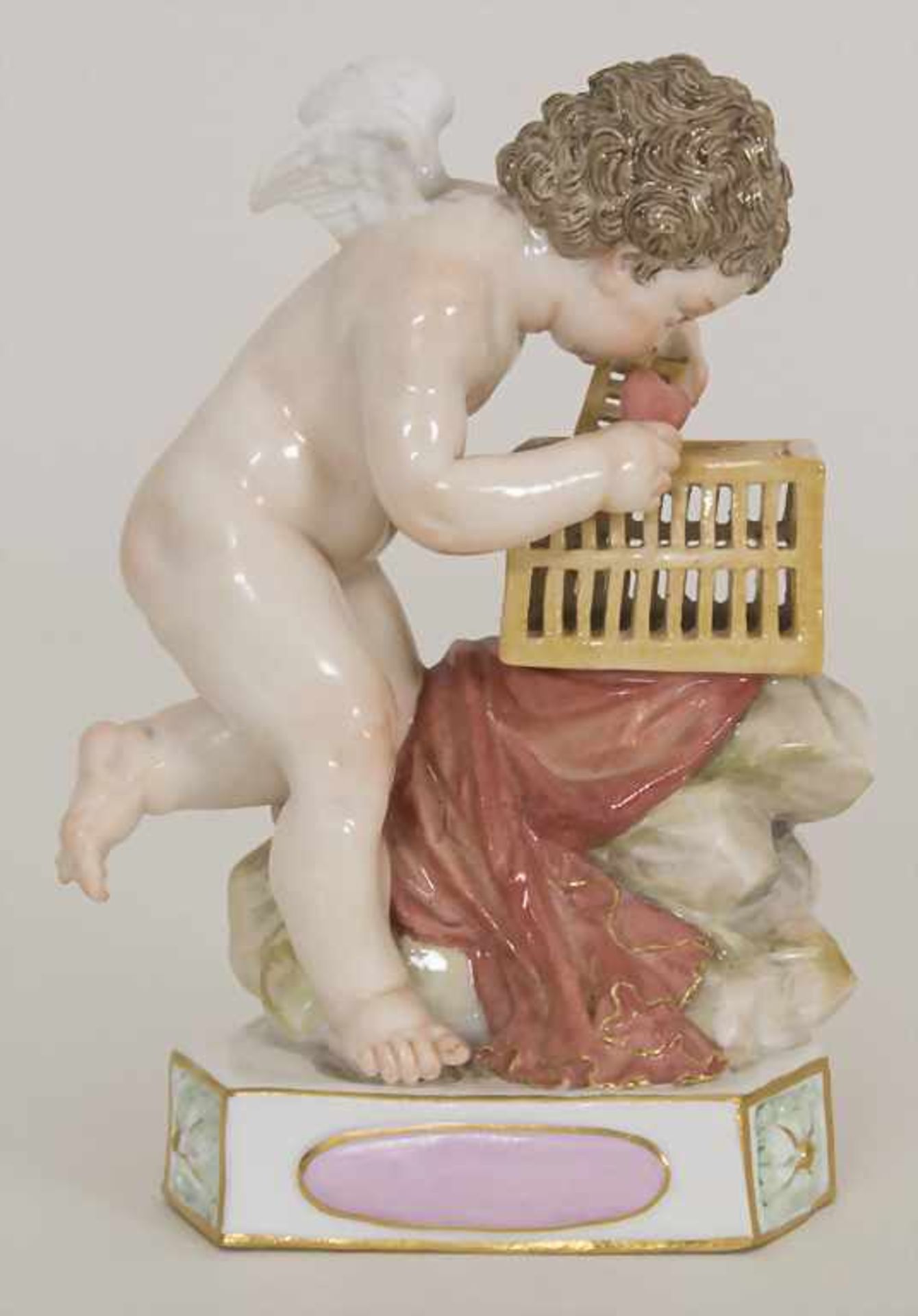 Devisenkind 'Je le captive' / A cupid putting a heart in a cage, Michel Victor Acier, Meissen, um - Bild 3 aus 6