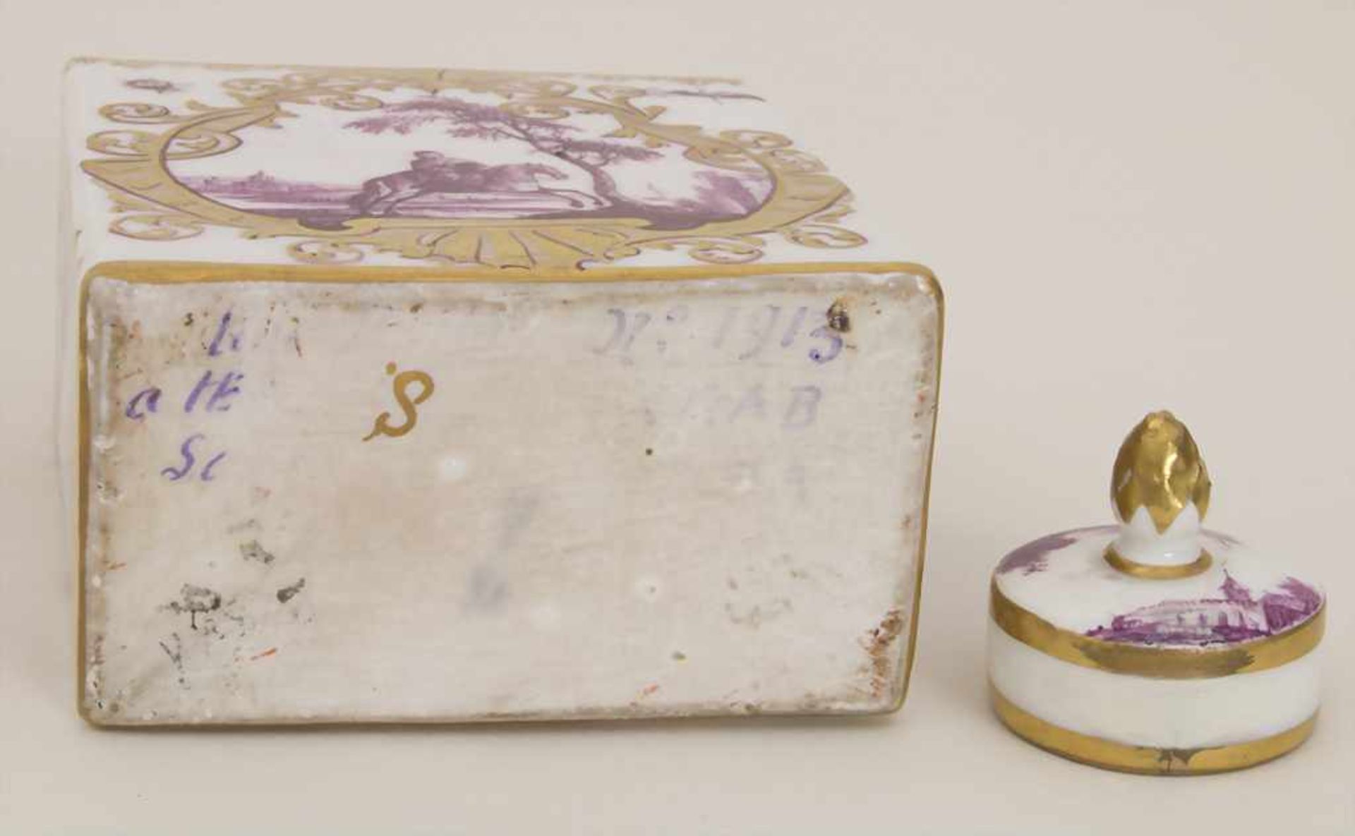 Teedose / A tea caddy, Meissen, um 1735Material: Porzellan, in Purpur und in Gold bemalt, glasiert, - Bild 11 aus 15